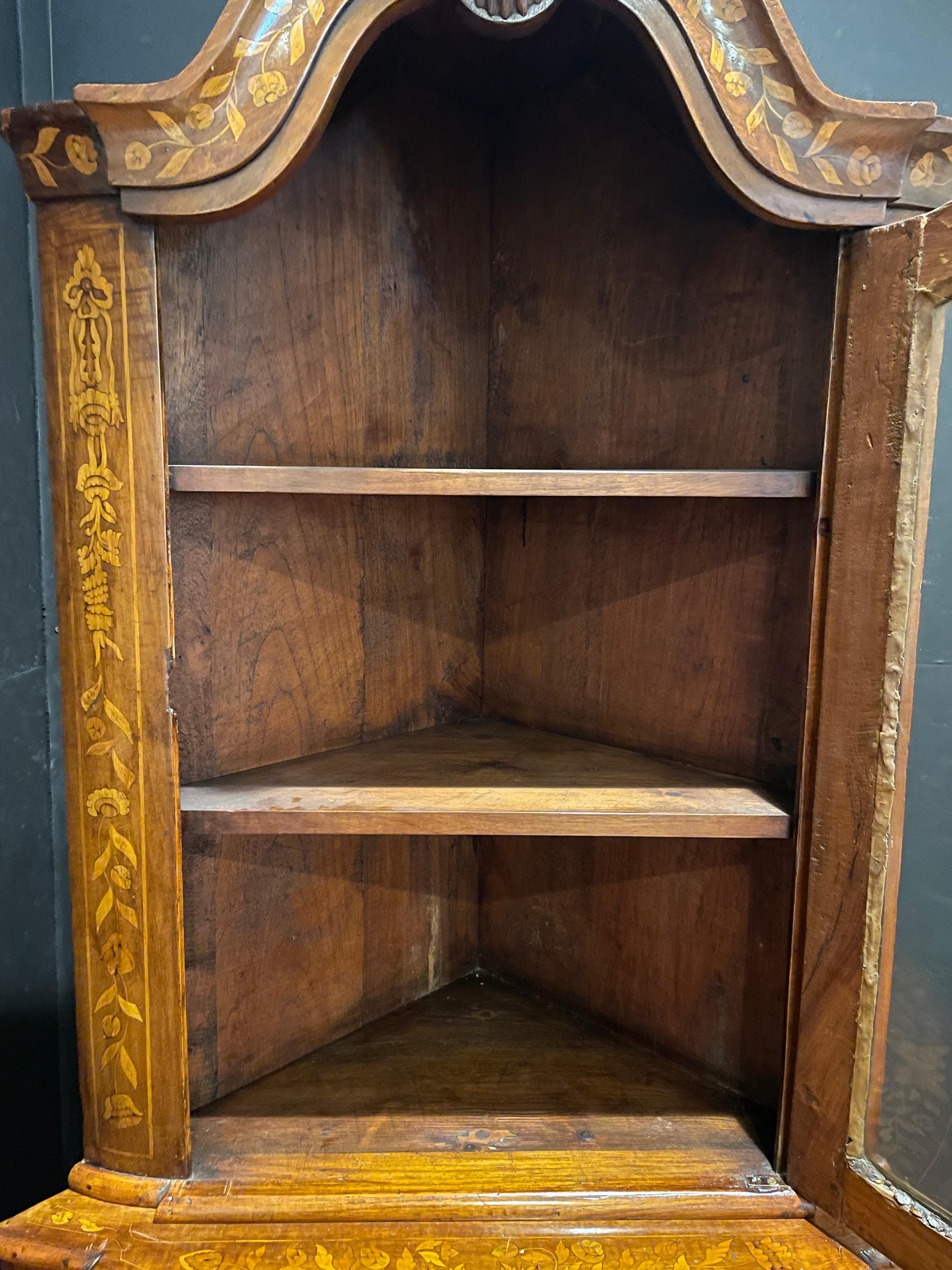 Pair of Early 19th Century Dutch Marquetry Corner Cupboards For Sale 2