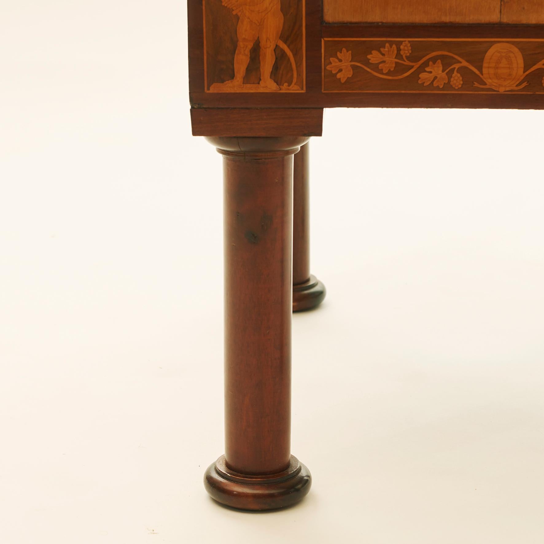 Pair of Early 19th Century Empire Mahogany Stools, Copenhagen, circa 1810 In Good Condition In Kastrup, DK