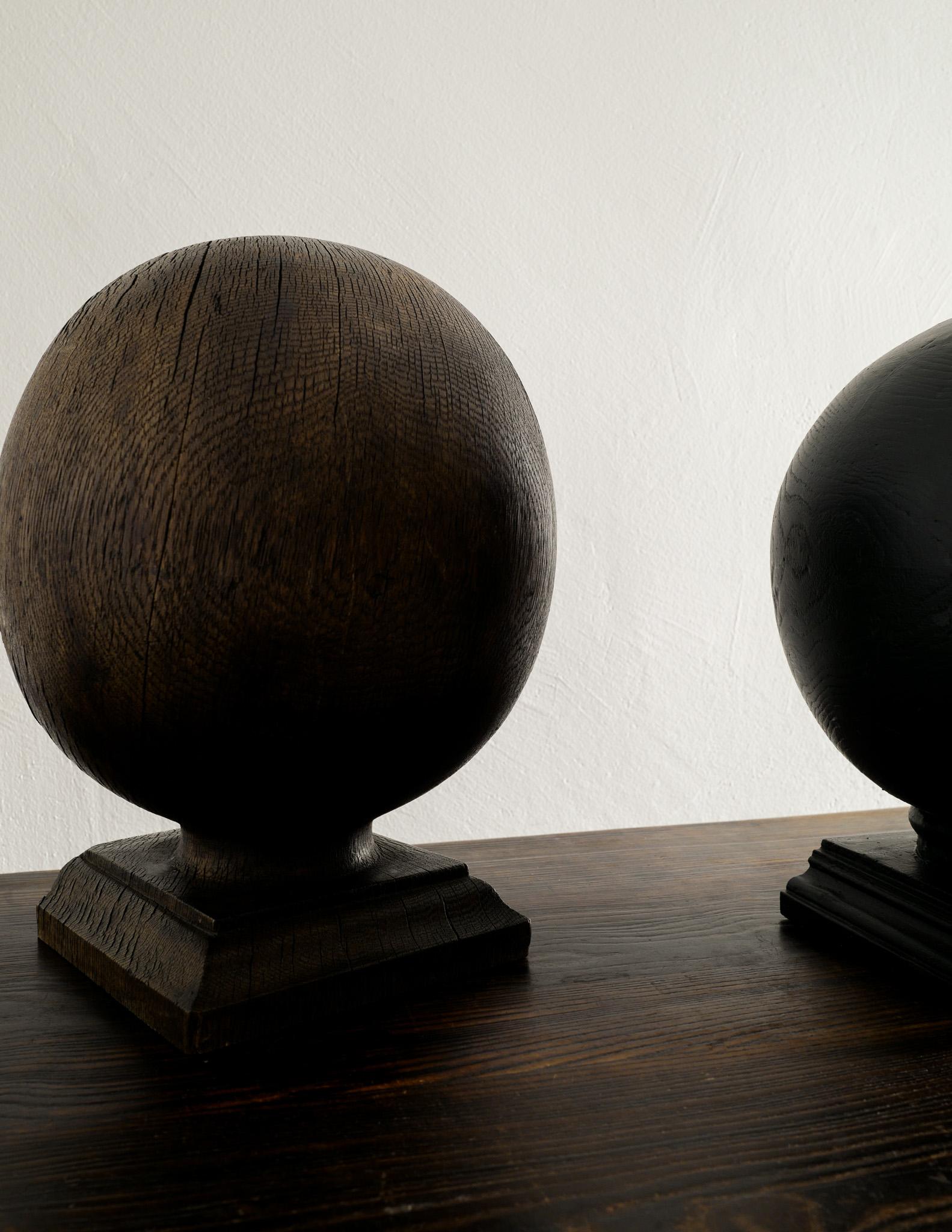 British Pair of Early 19th Century English Antique Decorative Wooden Oak & Pine Globes For Sale