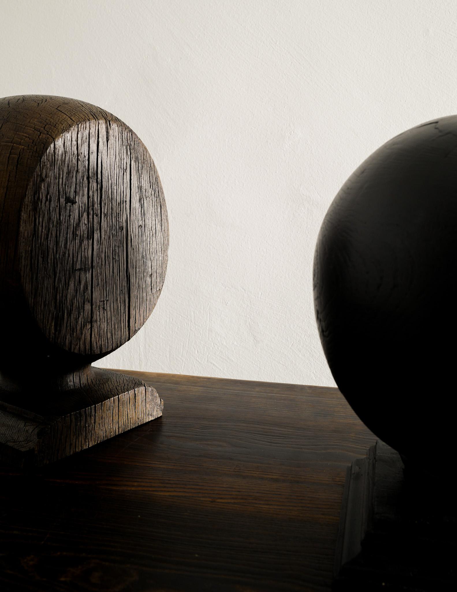 Pair of Early 19th Century English Antique Decorative Wooden Oak & Pine Globes For Sale 1