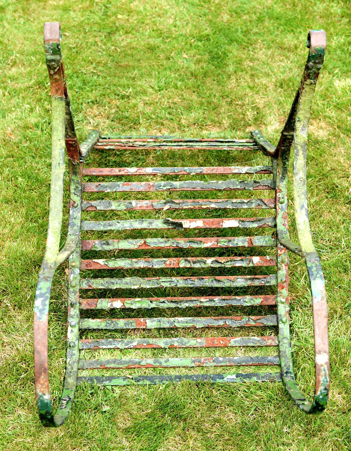 Pair of Early 19th Century English Green Painted Iron Garden Side Chairs In Distressed Condition For Sale In London, GB