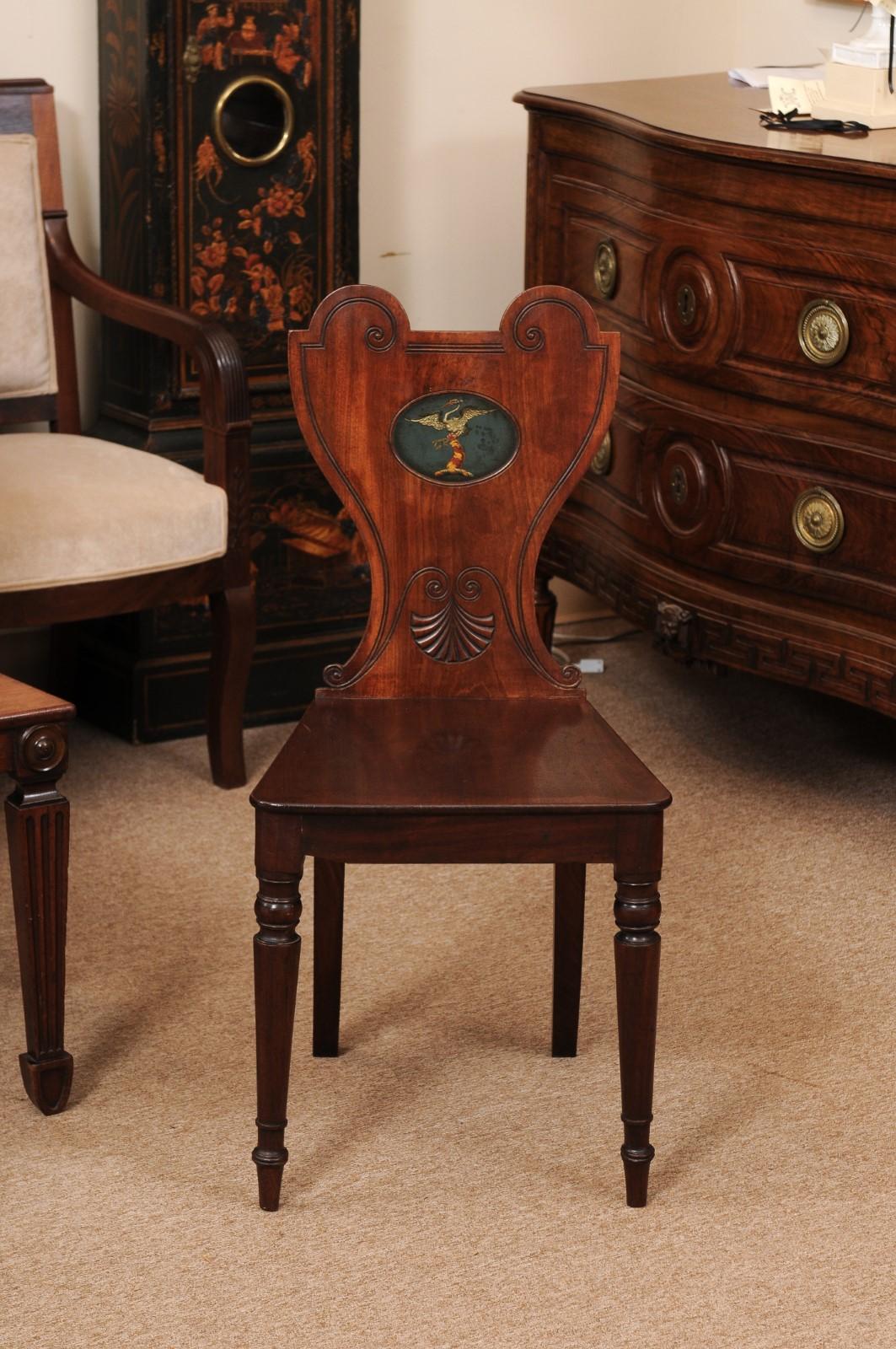 Pair of Early 19th Century English Mahogany Hall Chairs with Black Painted Crest For Sale 1