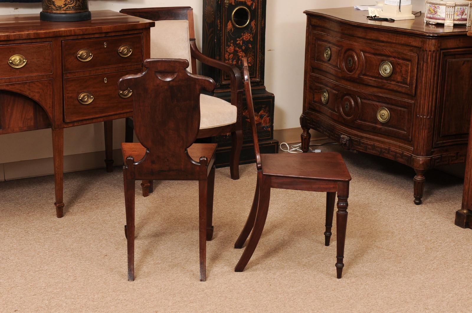 Pair of Early 19th Century English Mahogany Hall Chairs with Black Painted Crest For Sale 3