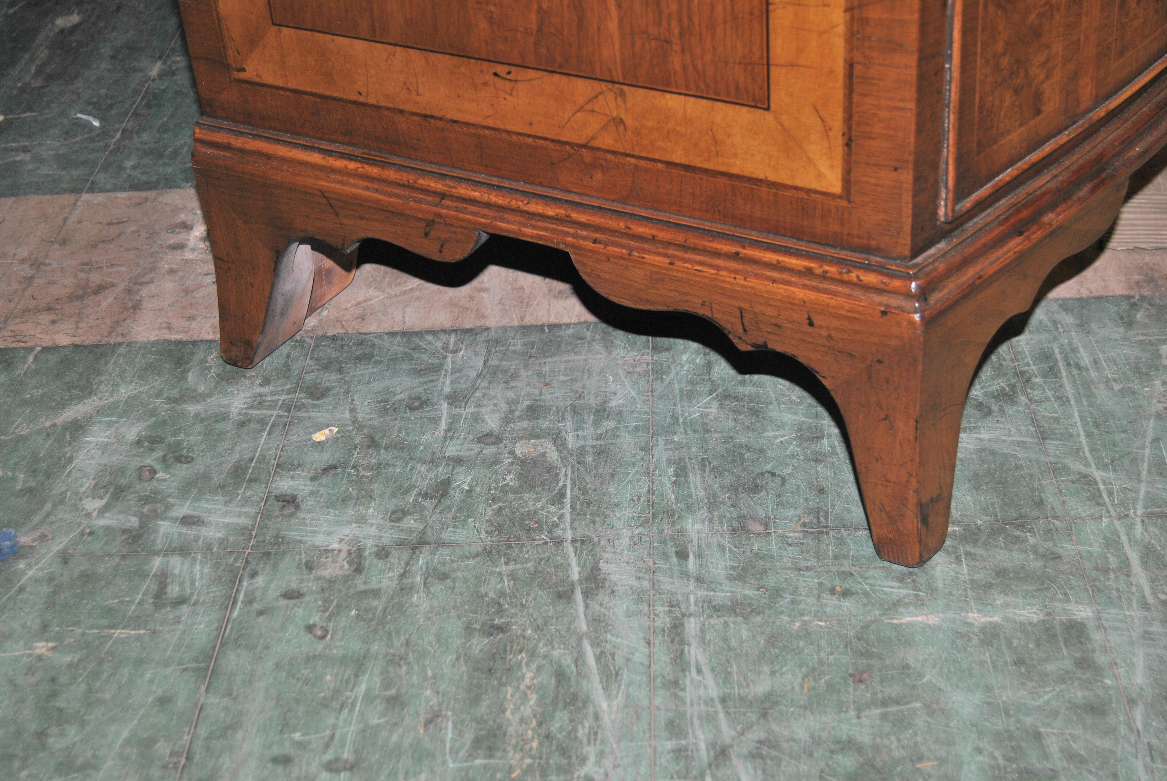 Pair of Early 19th Century English Walnut Bow Front Chest on Chests 3