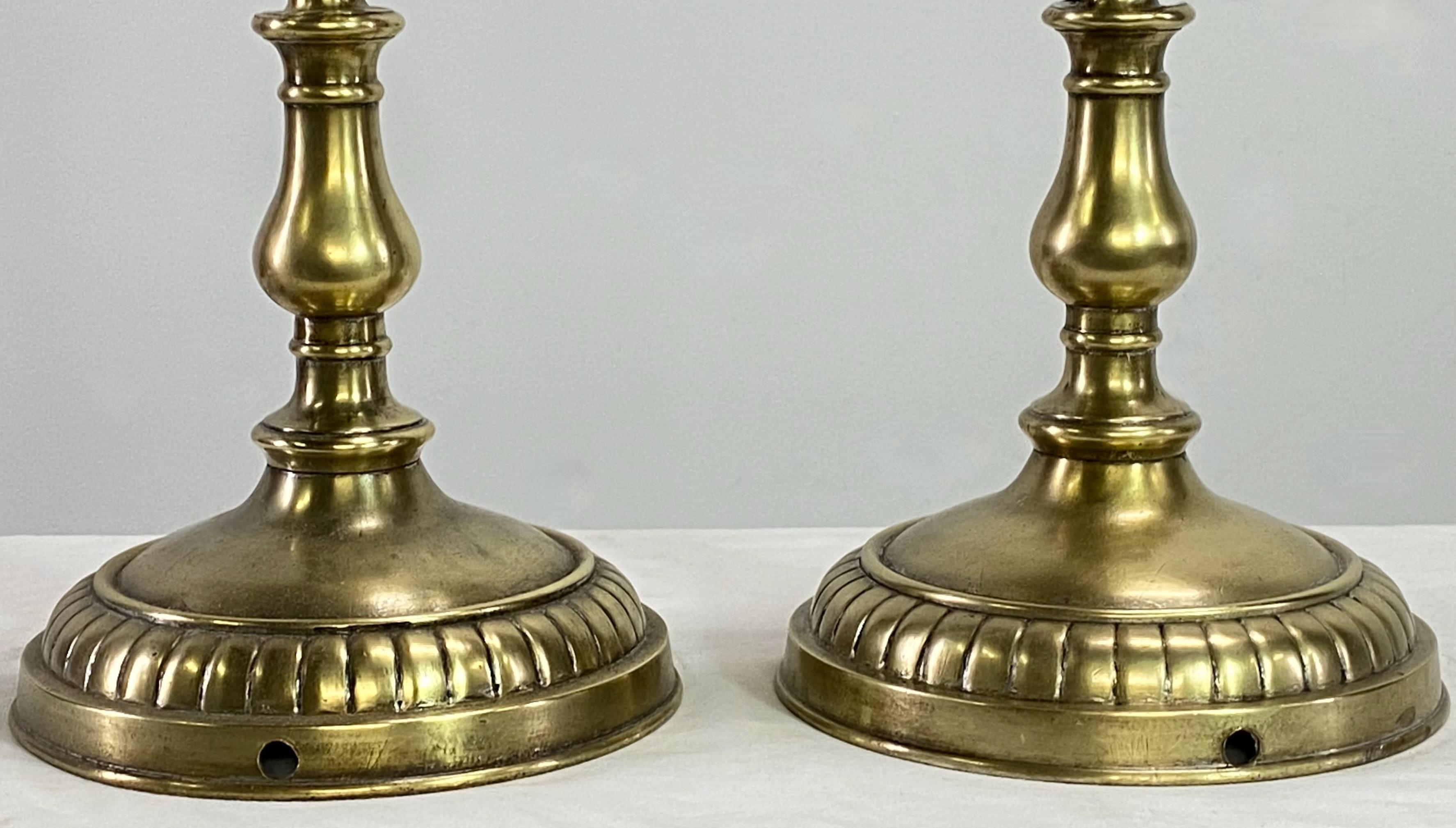 Paire de chandeliers européens en laiton du début du 19e siècle, vers 1840 en vente 6