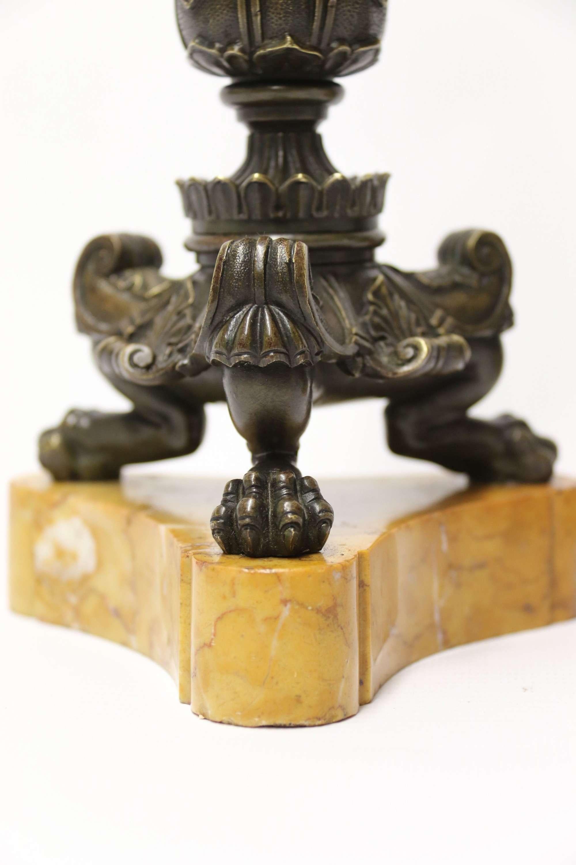 Pair of Early 19th Century French Empire Bronze Candlesticks, circa 1830 In Good Condition For Sale In Central England, GB