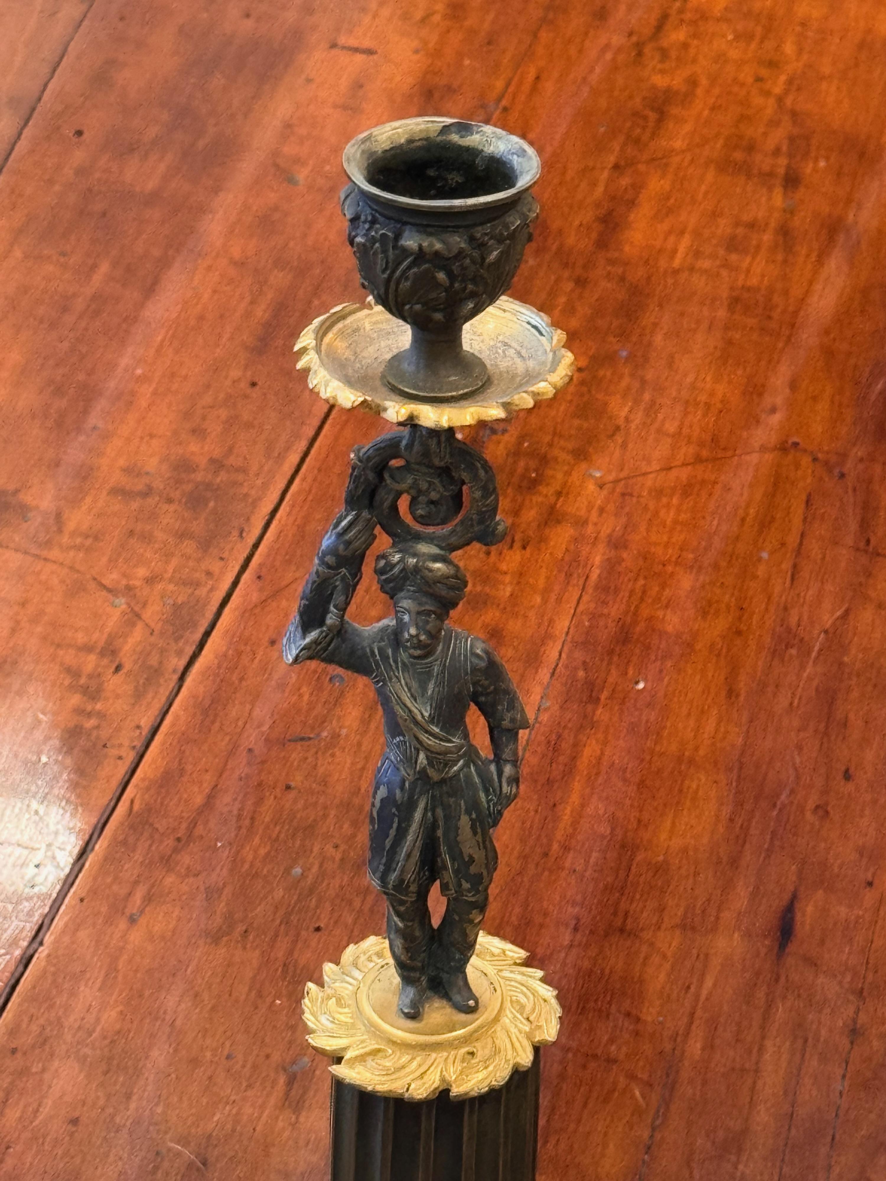 XIX secolo Coppia di candelabri impero francesi del primo Ottocento in vendita