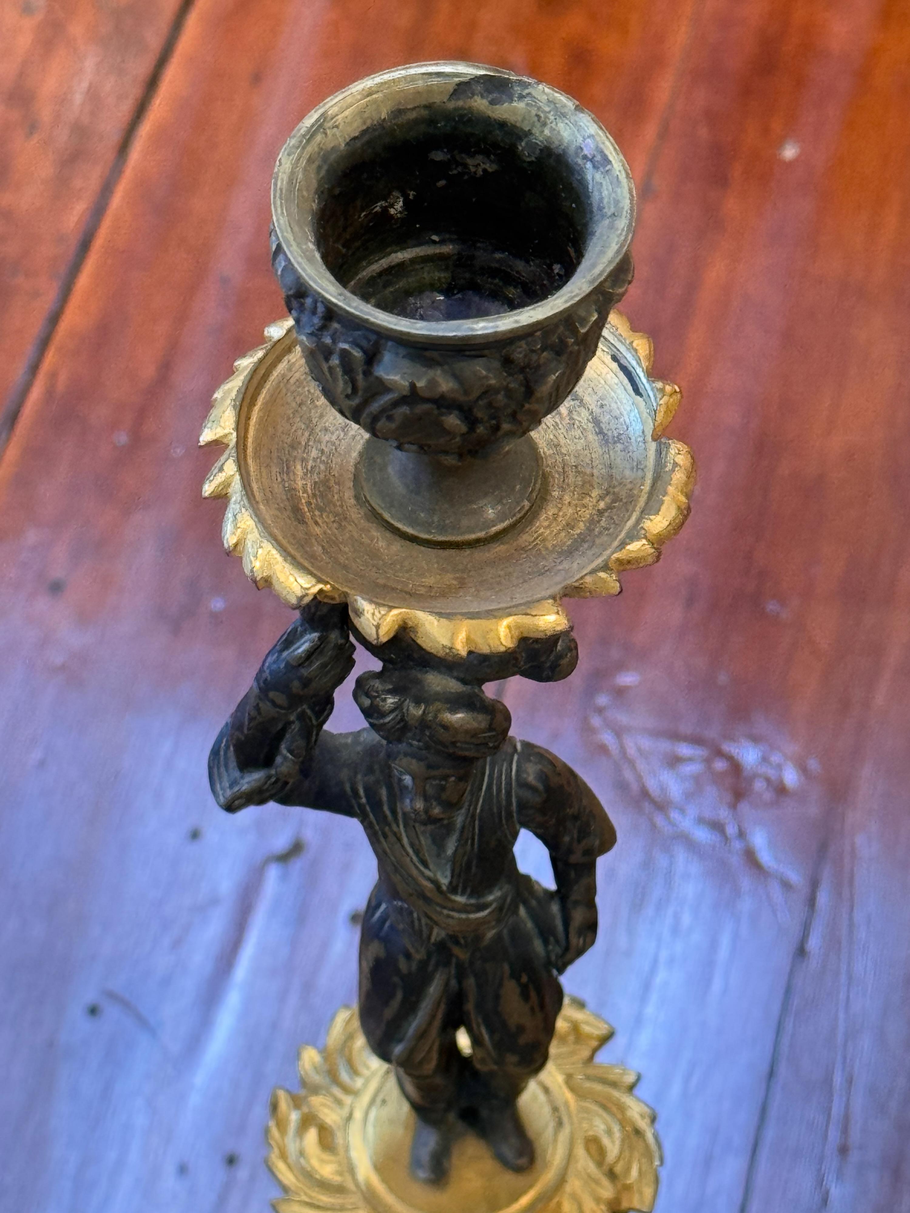 Bronzo Coppia di candelabri impero francesi del primo Ottocento in vendita