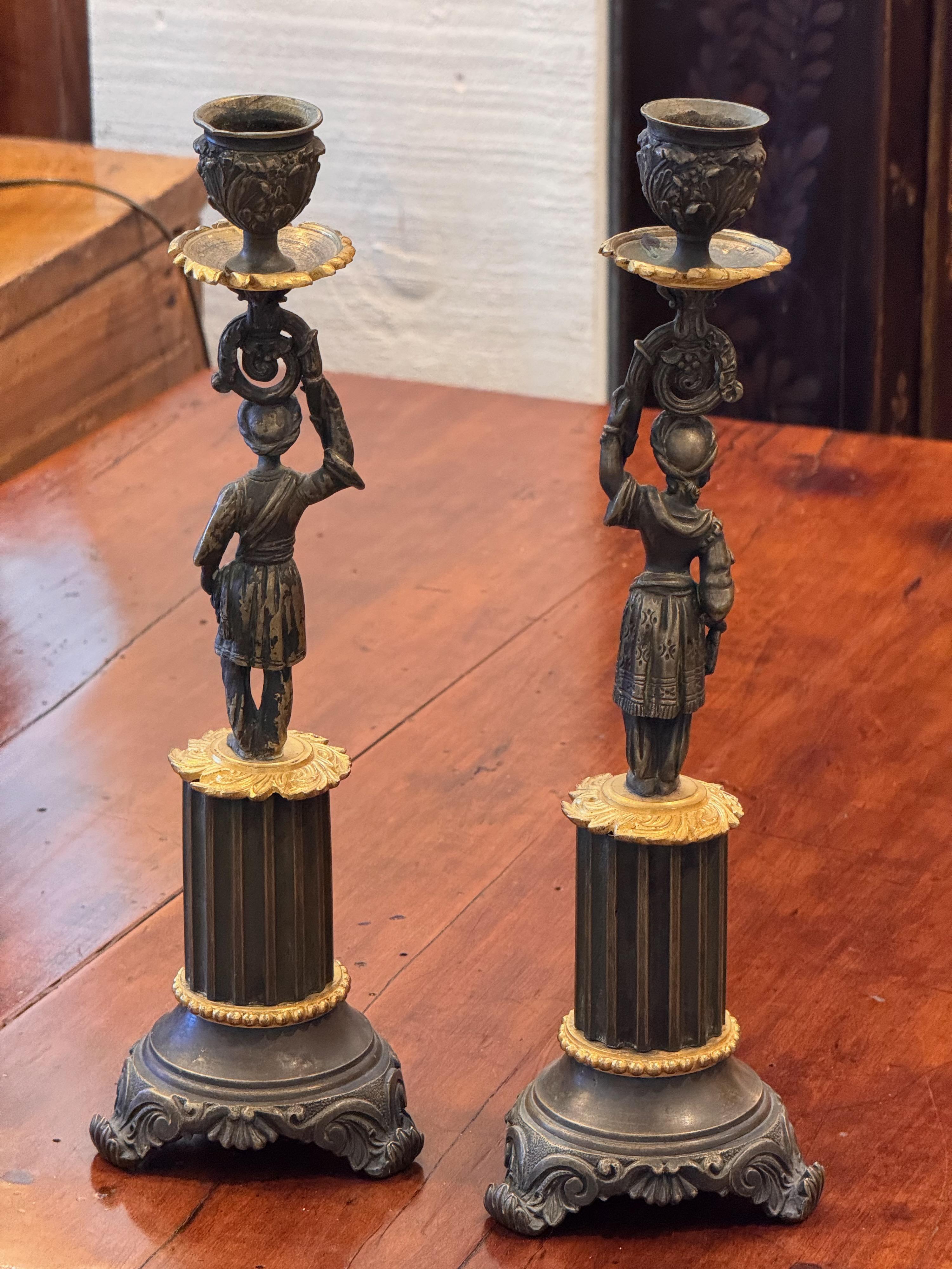 Coppia di candelabri impero francesi del primo Ottocento in vendita 1