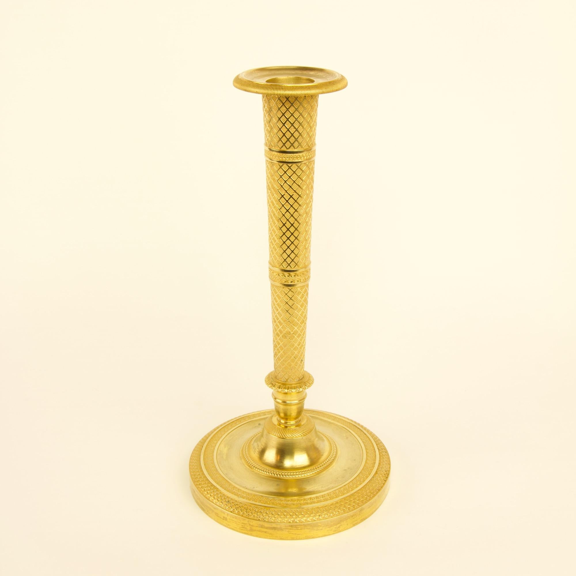 Dorato Coppia di candelieri in bronzo dorato Impero francese del primo Ottocento di C. Galle in vendita