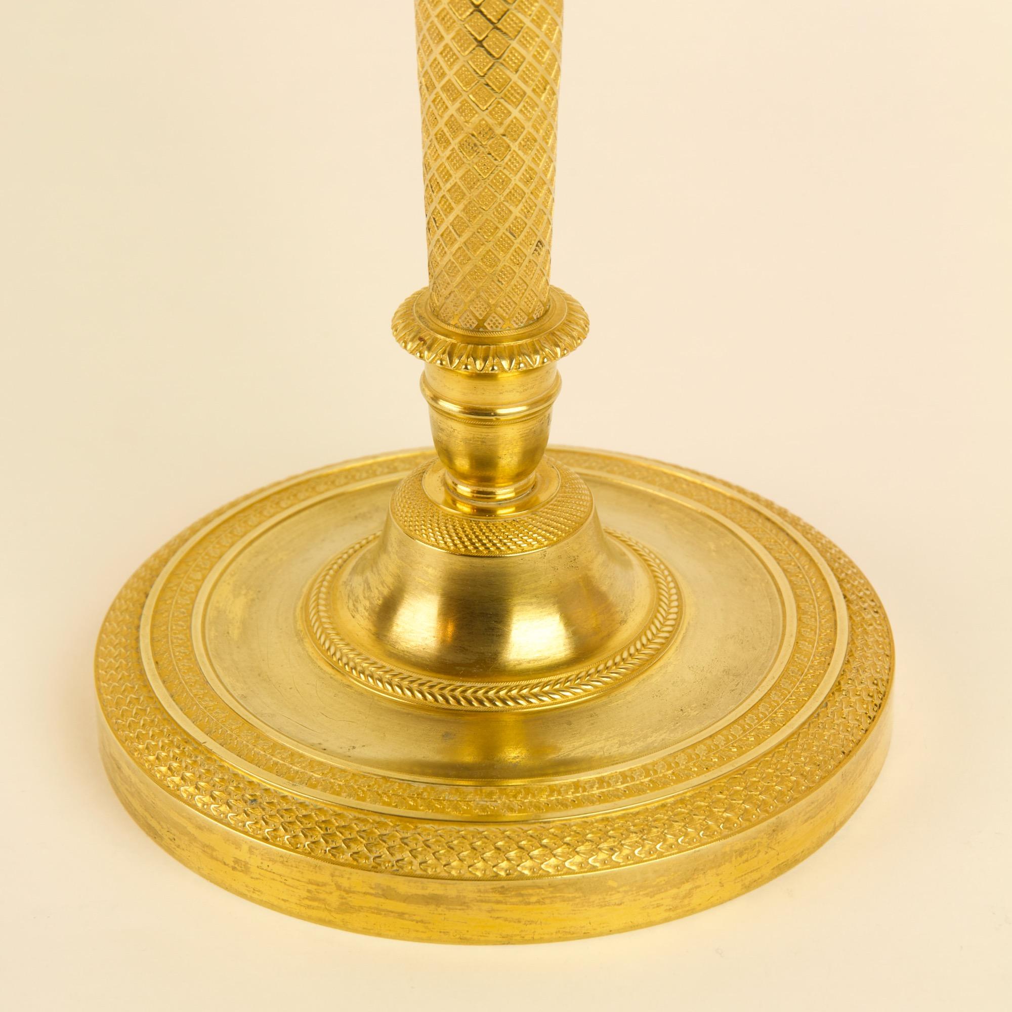 Début du XIXe siècle Paire de chandeliers Empire en bronze doré du début du 19e siècle d'après C. Galle en vente