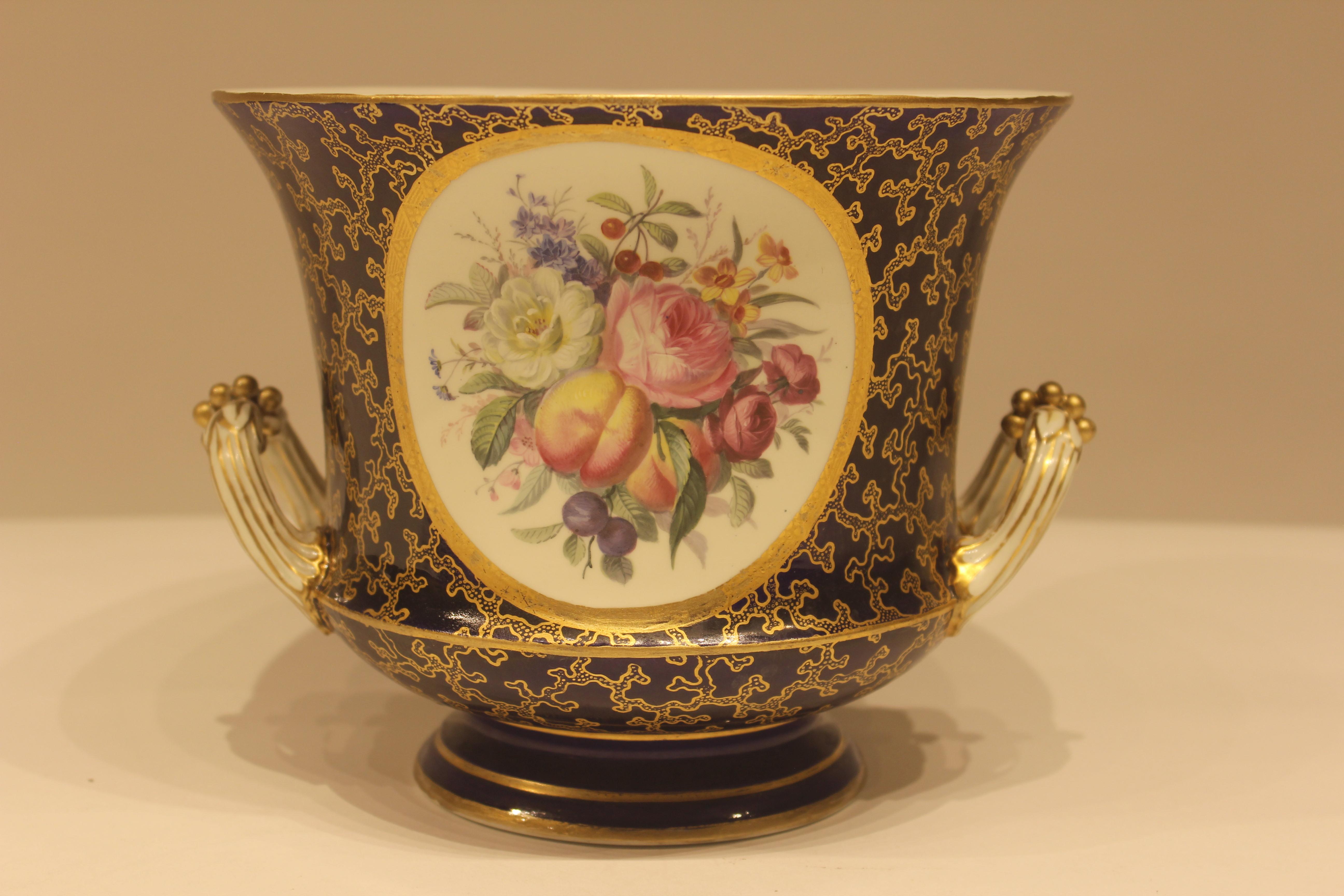 Belle Époque Pair of early 19th Century French Hand Painted Serves Cache Pot For Sale