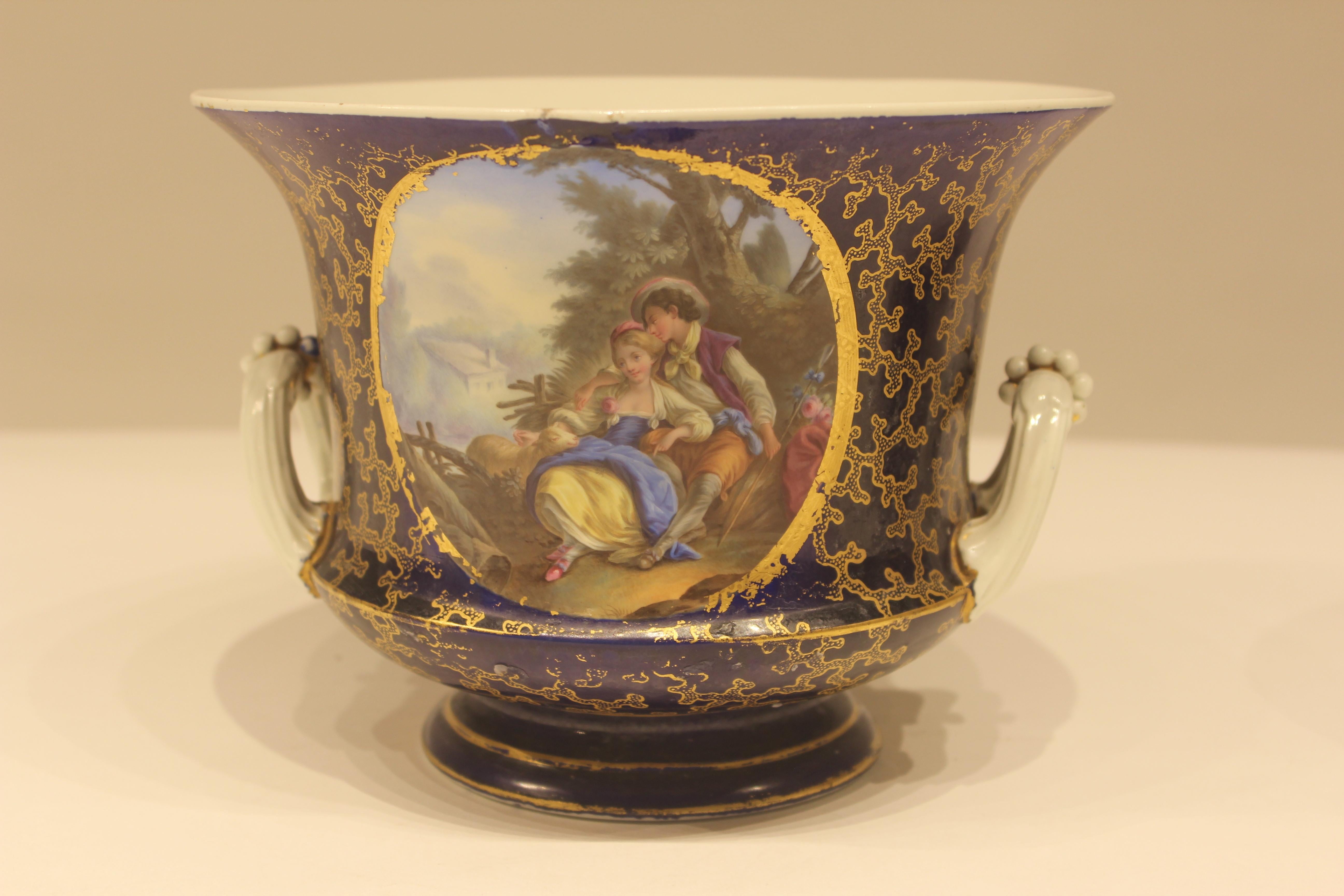 Porcelain Pair of early 19th Century French Hand Painted Serves Cache Pot For Sale
