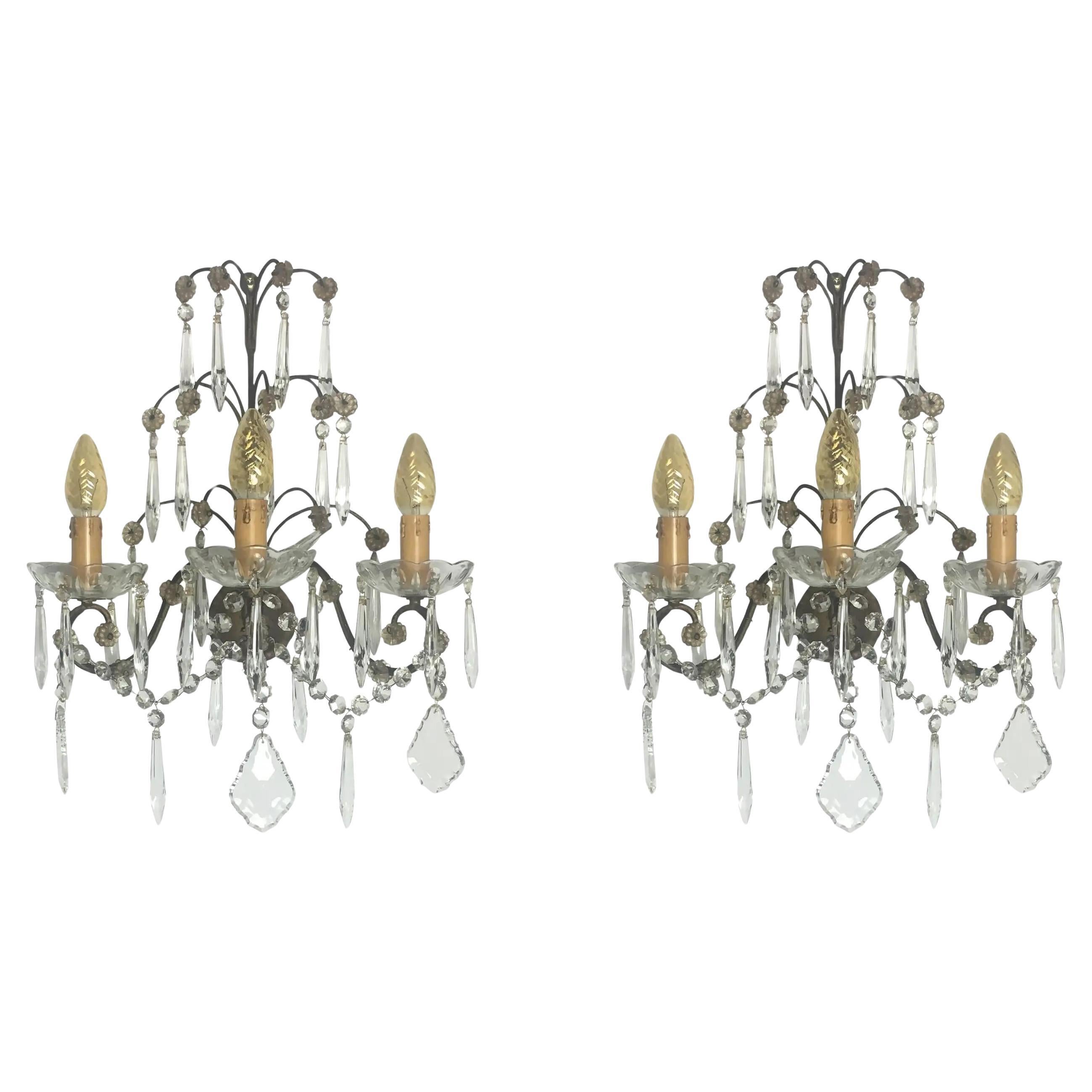 Pareja de candelabros de cristal y latón estilo Luis XV francés de principios del siglo XIX