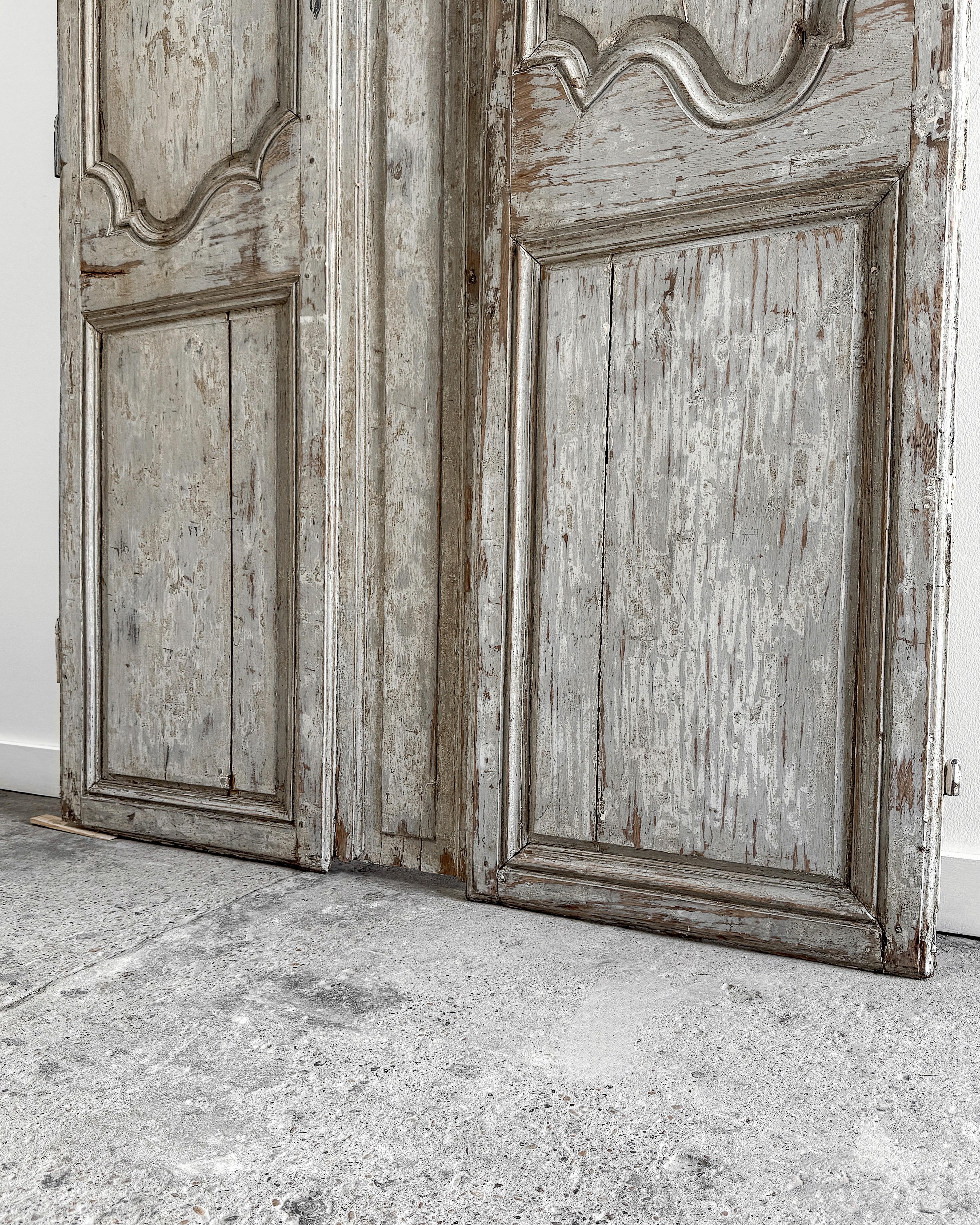 Par de puertas de armario provinciales francesas de principios del siglo XIX en venta 7