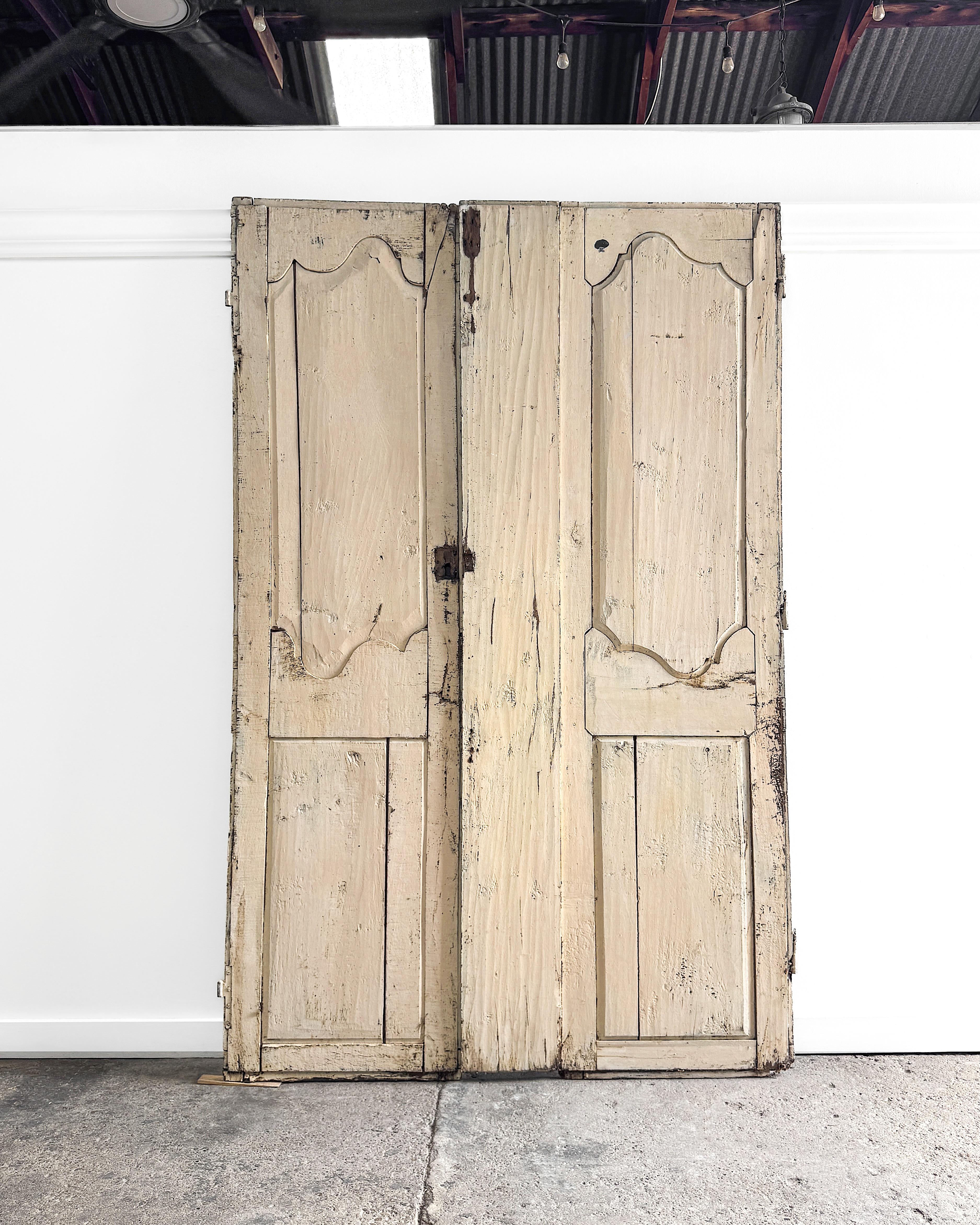 Par de puertas de armario provinciales francesas de principios del siglo XIX en venta 9