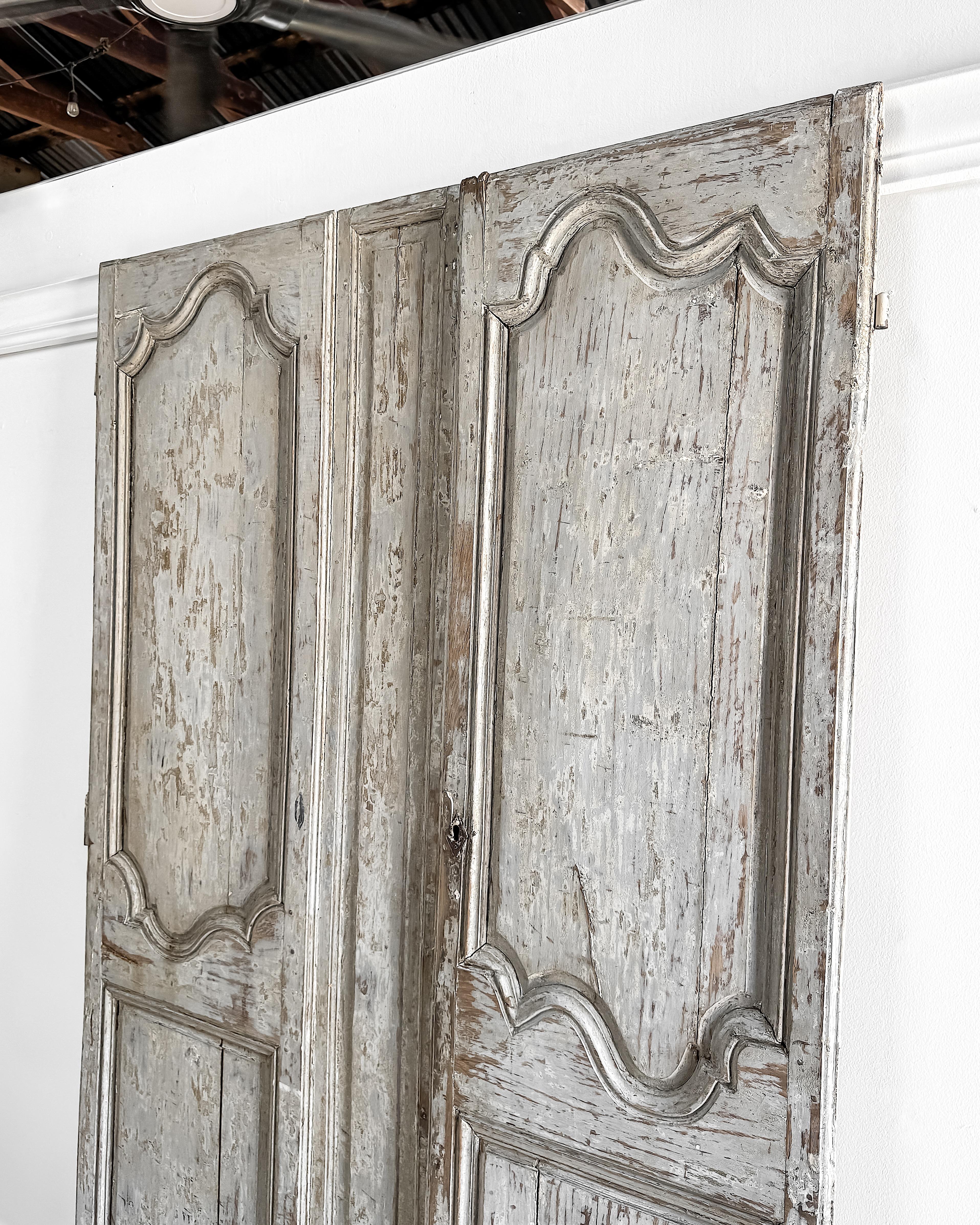 Par de puertas de armario provinciales francesas de principios del siglo XIX en venta 1