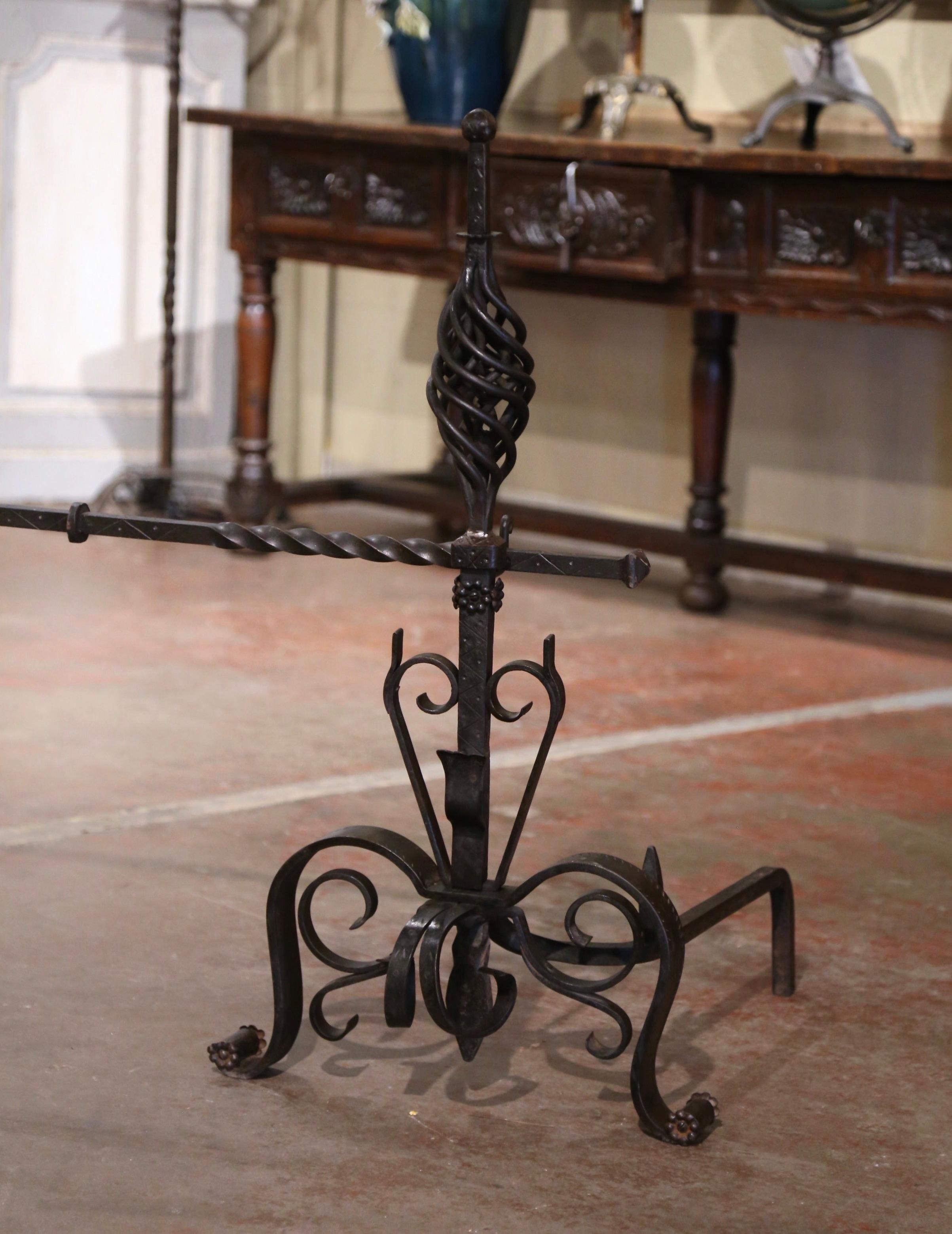 Pair of Early 19th Century French Wrought Iron Andirons with matching Cross Bar In Excellent Condition For Sale In Dallas, TX