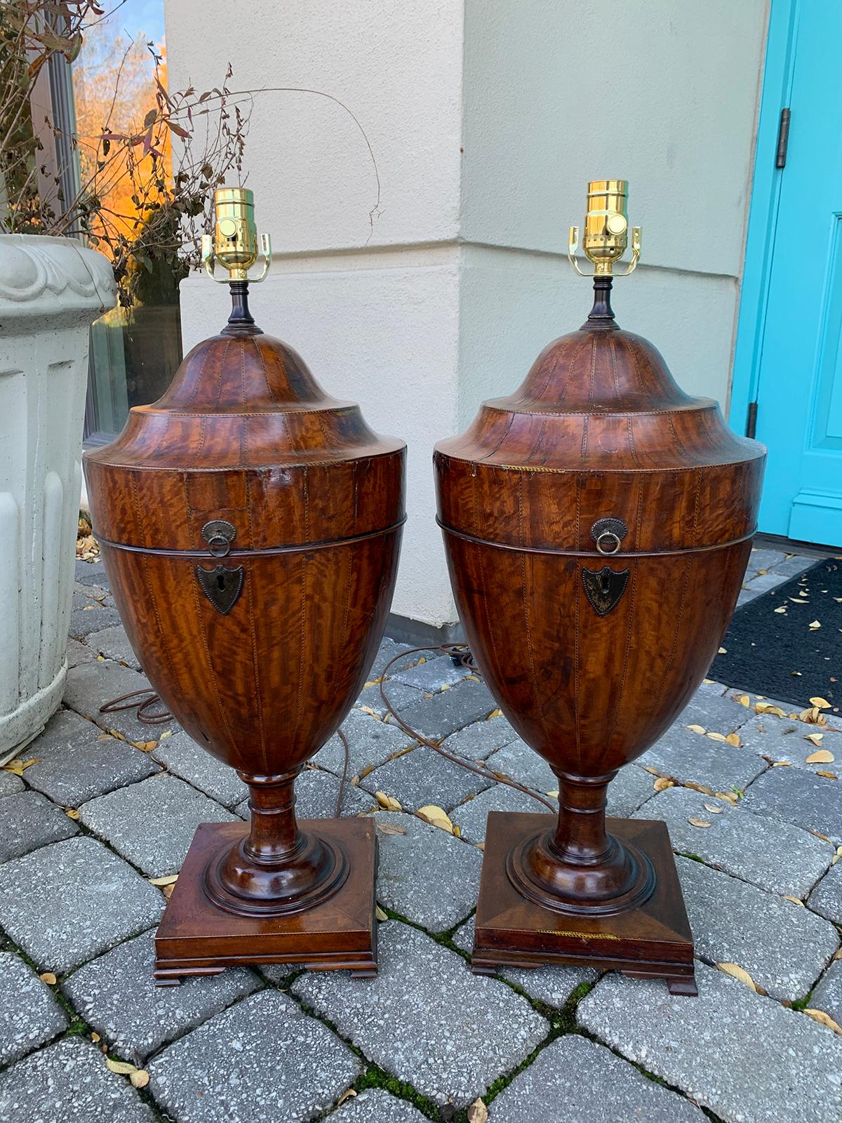 Pair of early 19th century George III satinwood knife urns as lamps
Brand new wiring
beautiful wood.