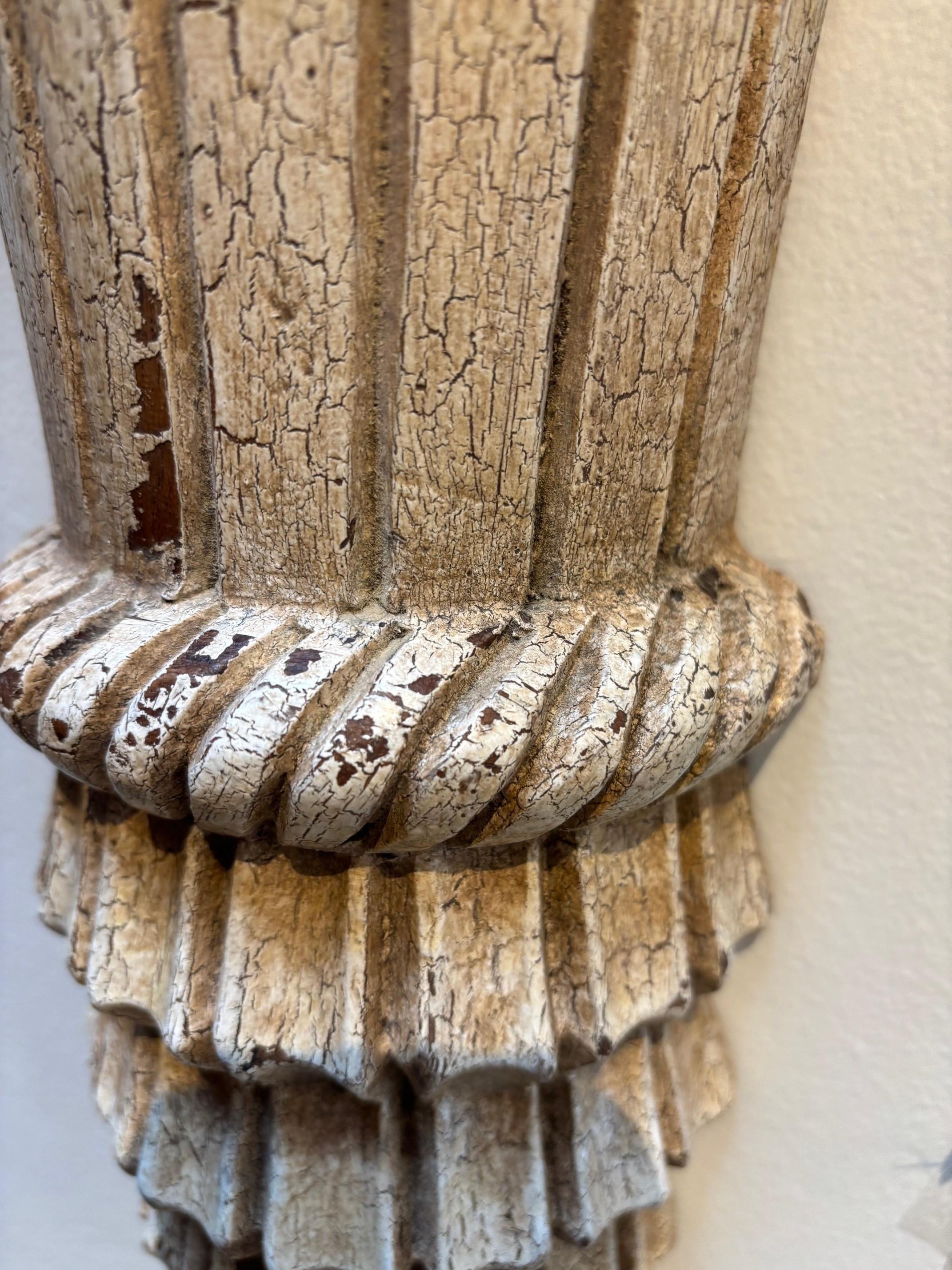 Paire de consoles du début du 19e siècle sculptées et peintes à la main en vente 6