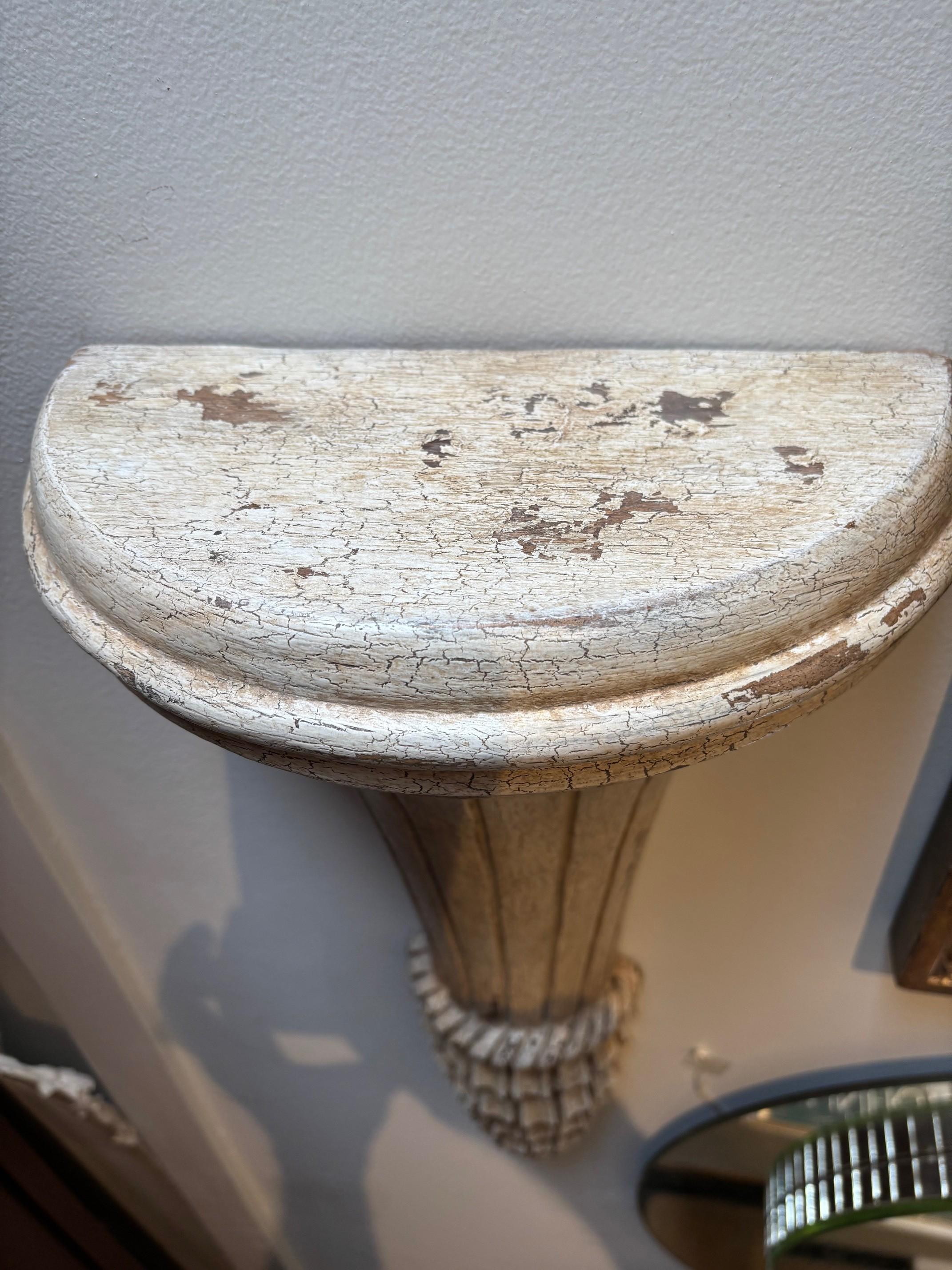 Paire de consoles du début du 19e siècle sculptées et peintes à la main en vente 8