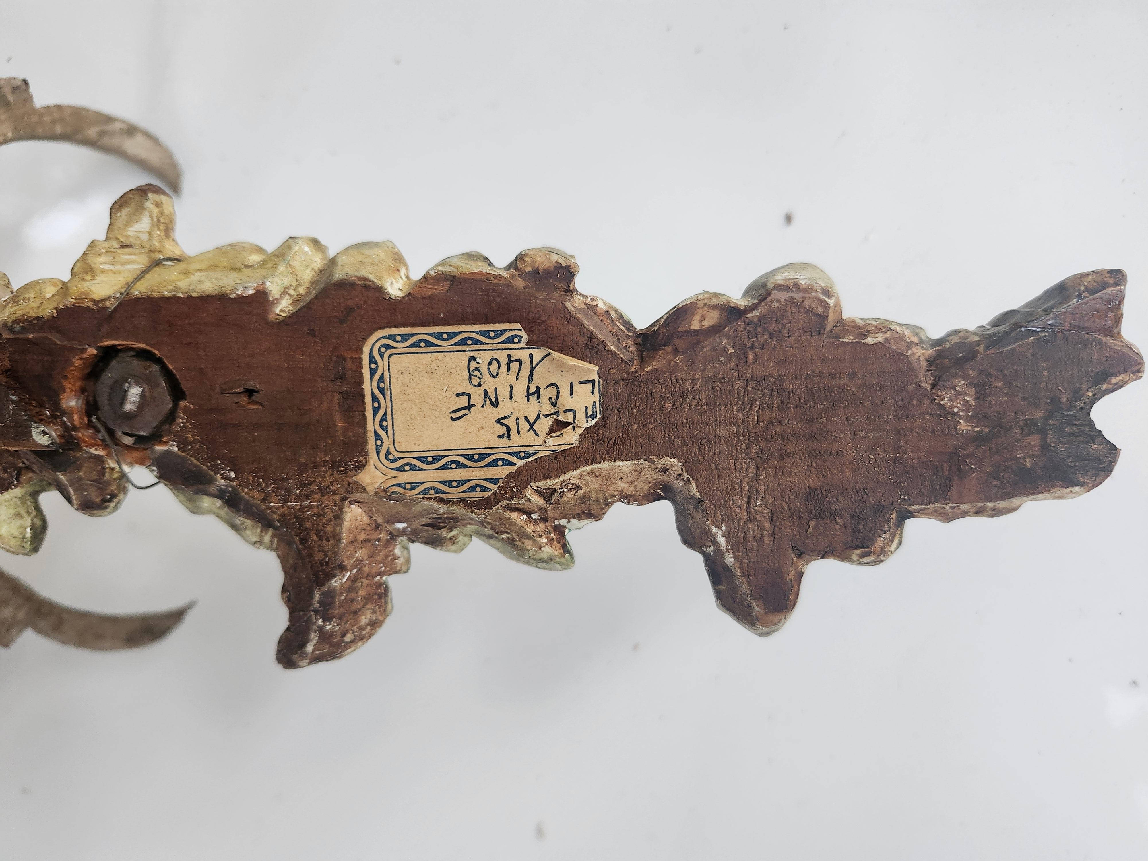 Pareja de candelabros de pared italianos policromados y tallados a mano de principios del siglo XIX en venta 6