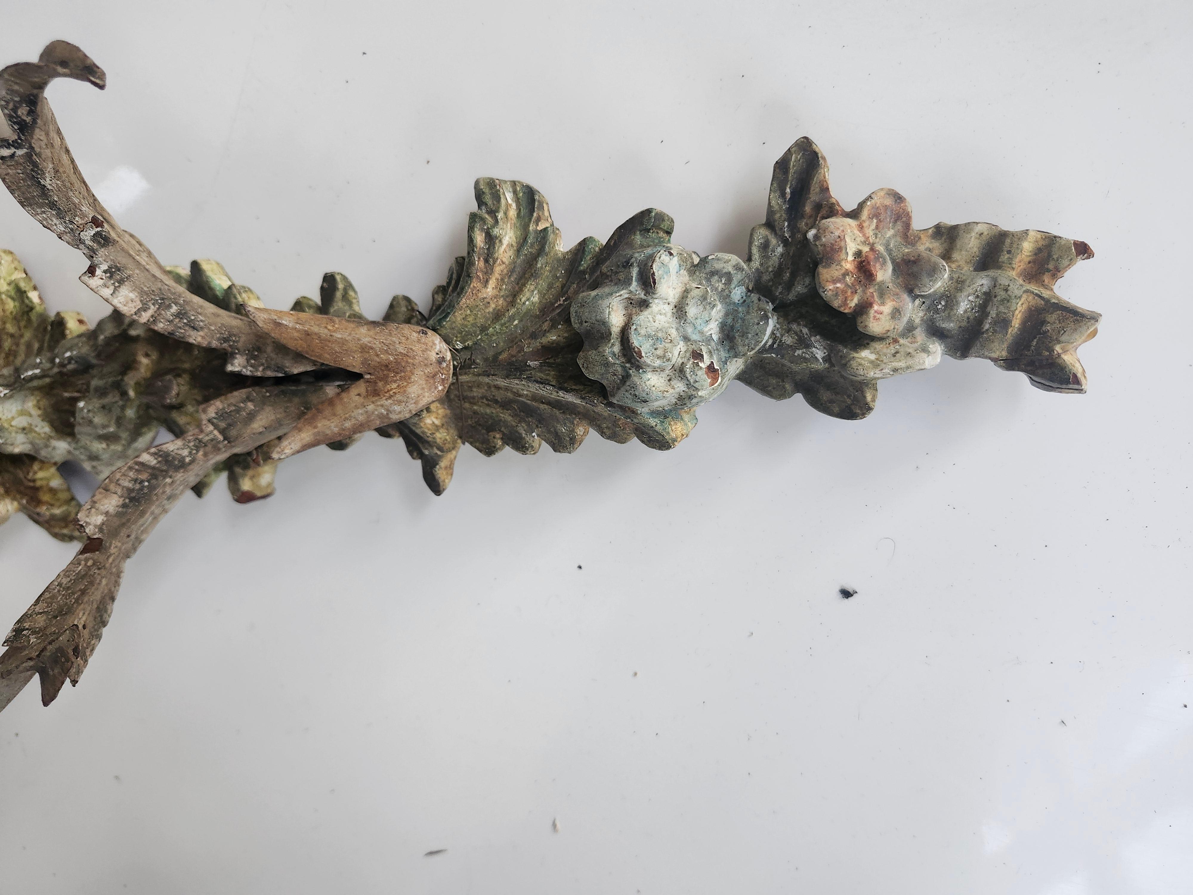 Pareja de candelabros de pared italianos policromados y tallados a mano de principios del siglo XIX en venta 7