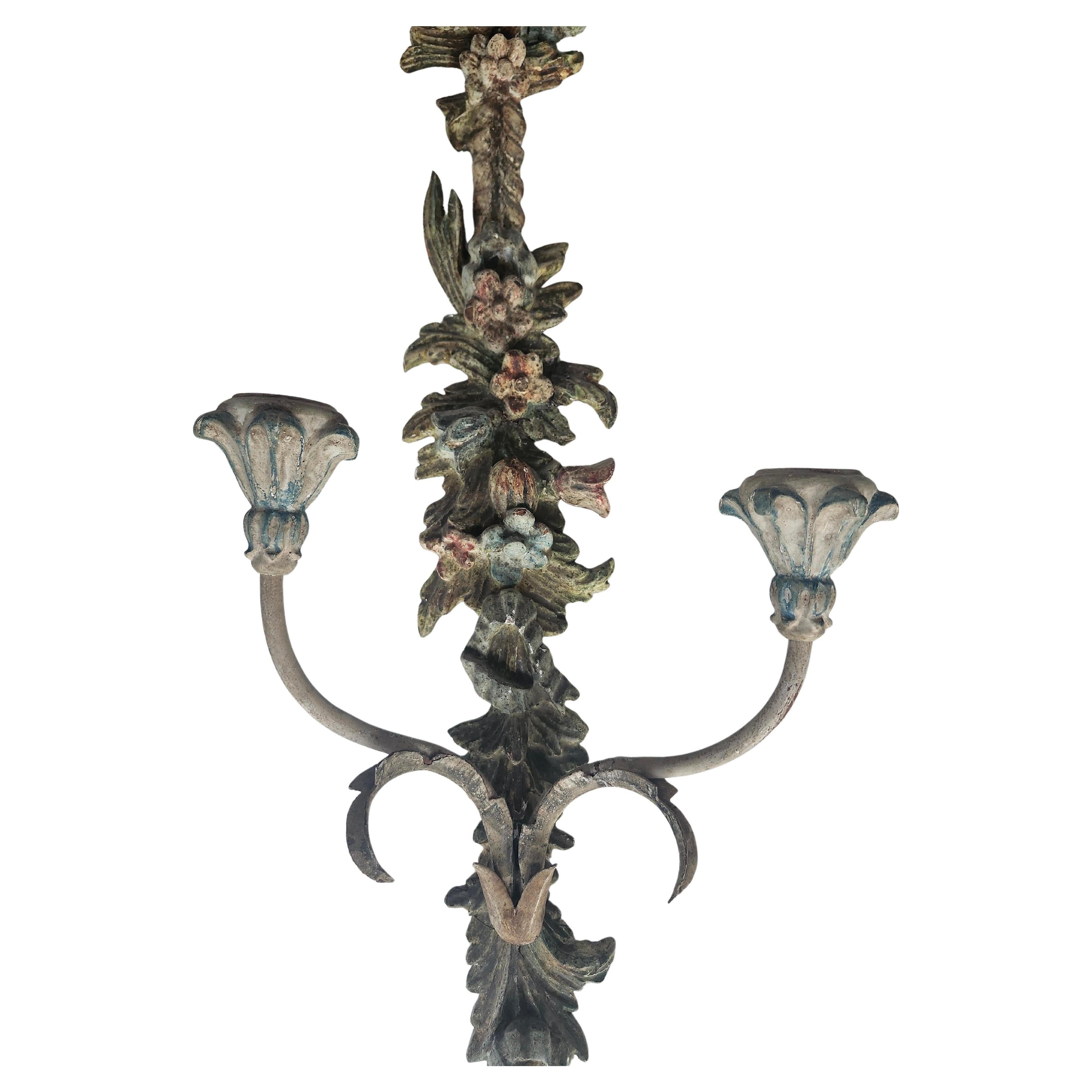 Pareja de candelabros de pared italianos policromados y tallados a mano de principios del siglo XIX Italiano en venta