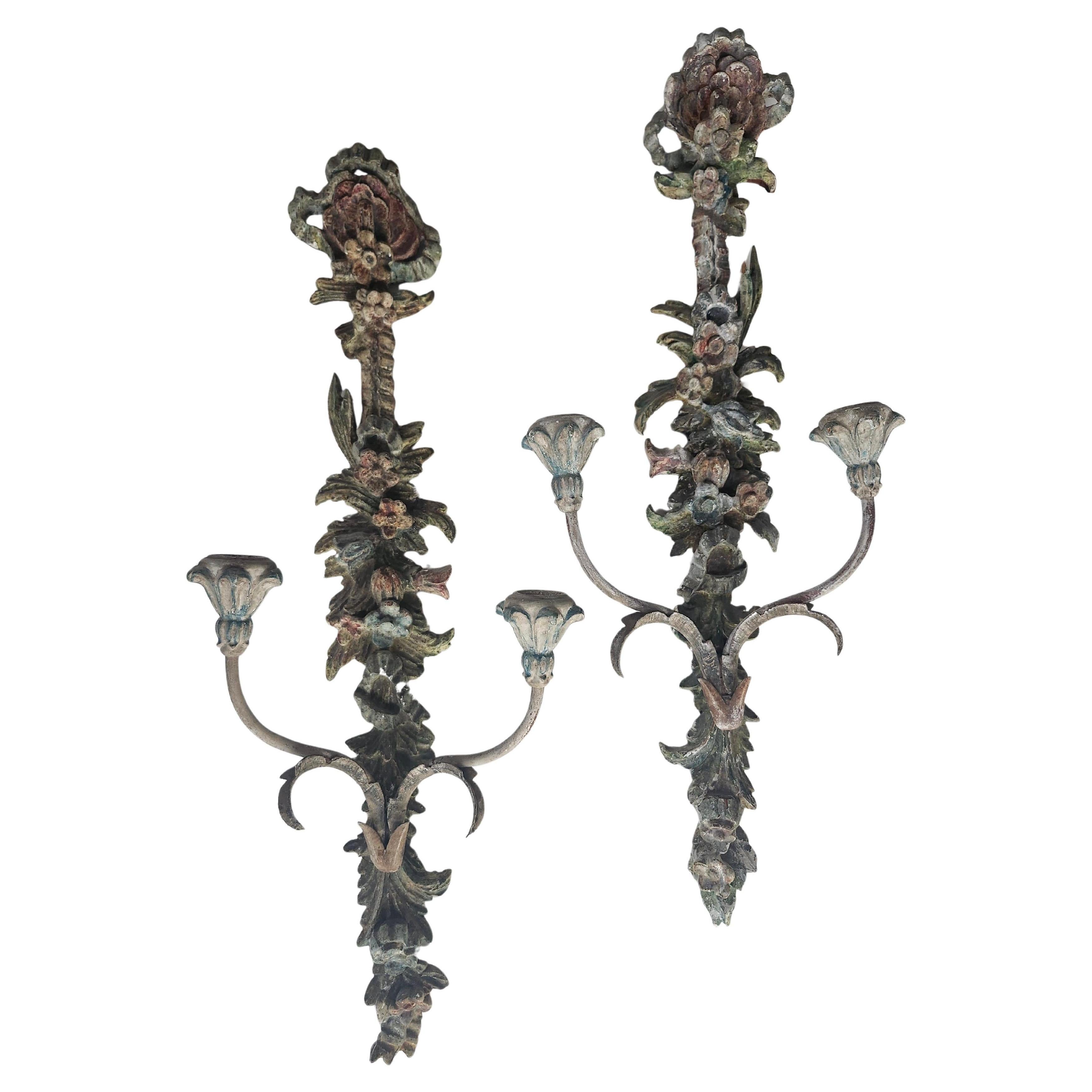 Pareja de candelabros de pared italianos policromados y tallados a mano de principios del siglo XIX en Bueno estado para la venta en Port Jervis, NY