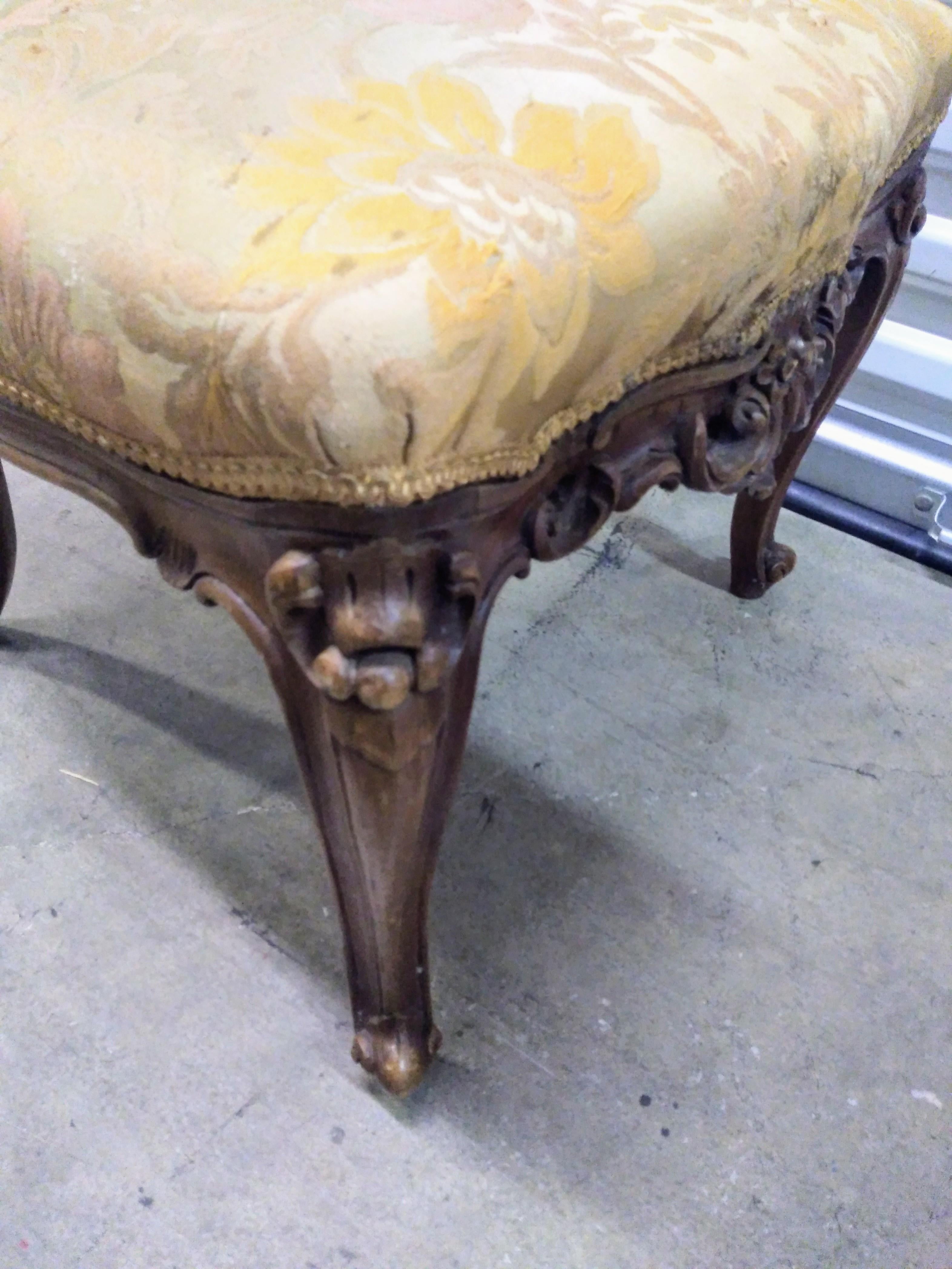 Provincial français Paire de chaises à pantoufles italiennes du début du 19e siècle, très sculptées en vente