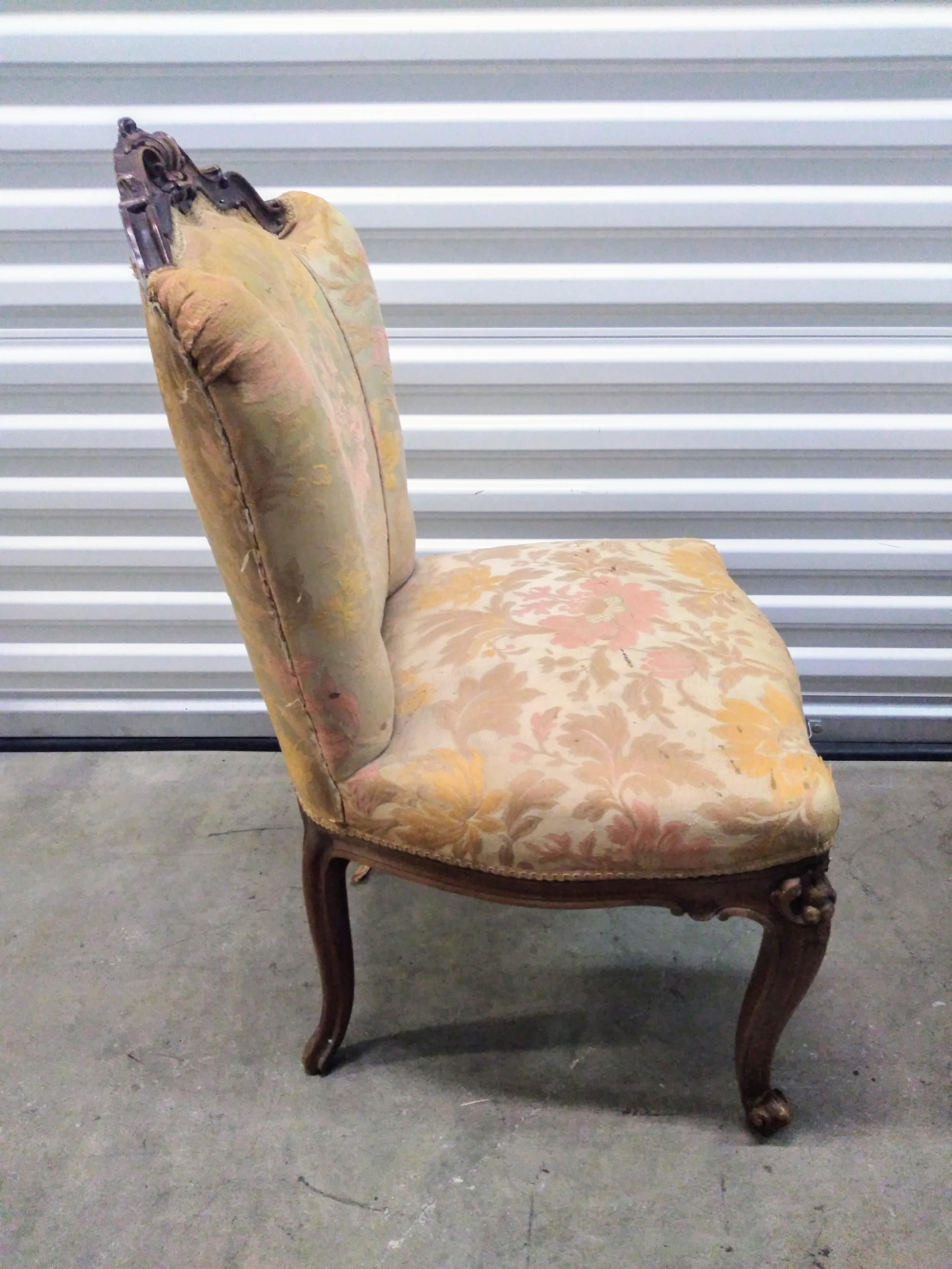 Paire de chaises à pantoufles italiennes du début du 19e siècle, très sculptées Bon état - En vente à Pasadena, TX