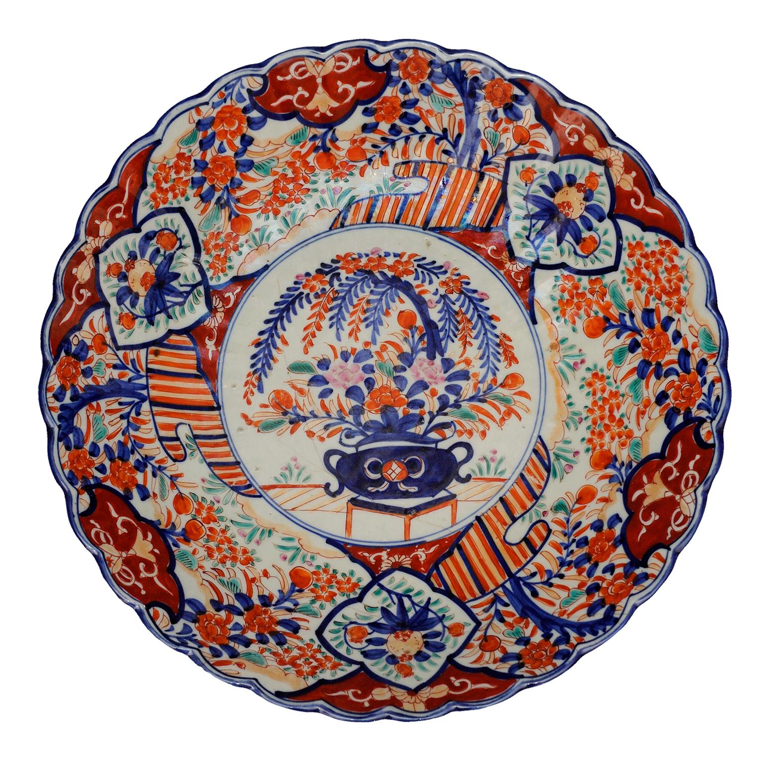 Japanese Pair of Early 19th Century Imari Arita Chargers, circa 1820 For Sale