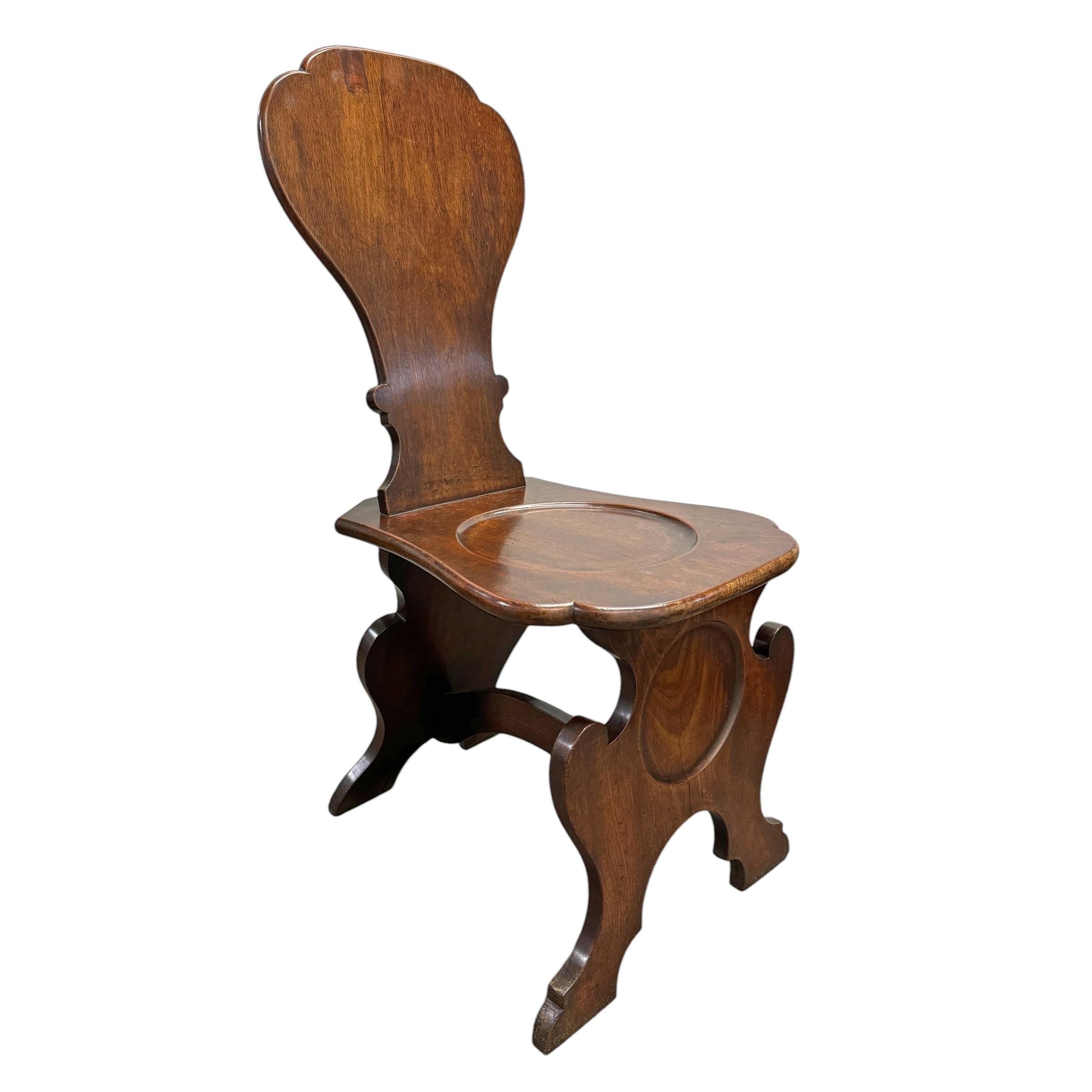 Pair of Early 19th Century Irish Georgian Hall Chairs For Sale 1