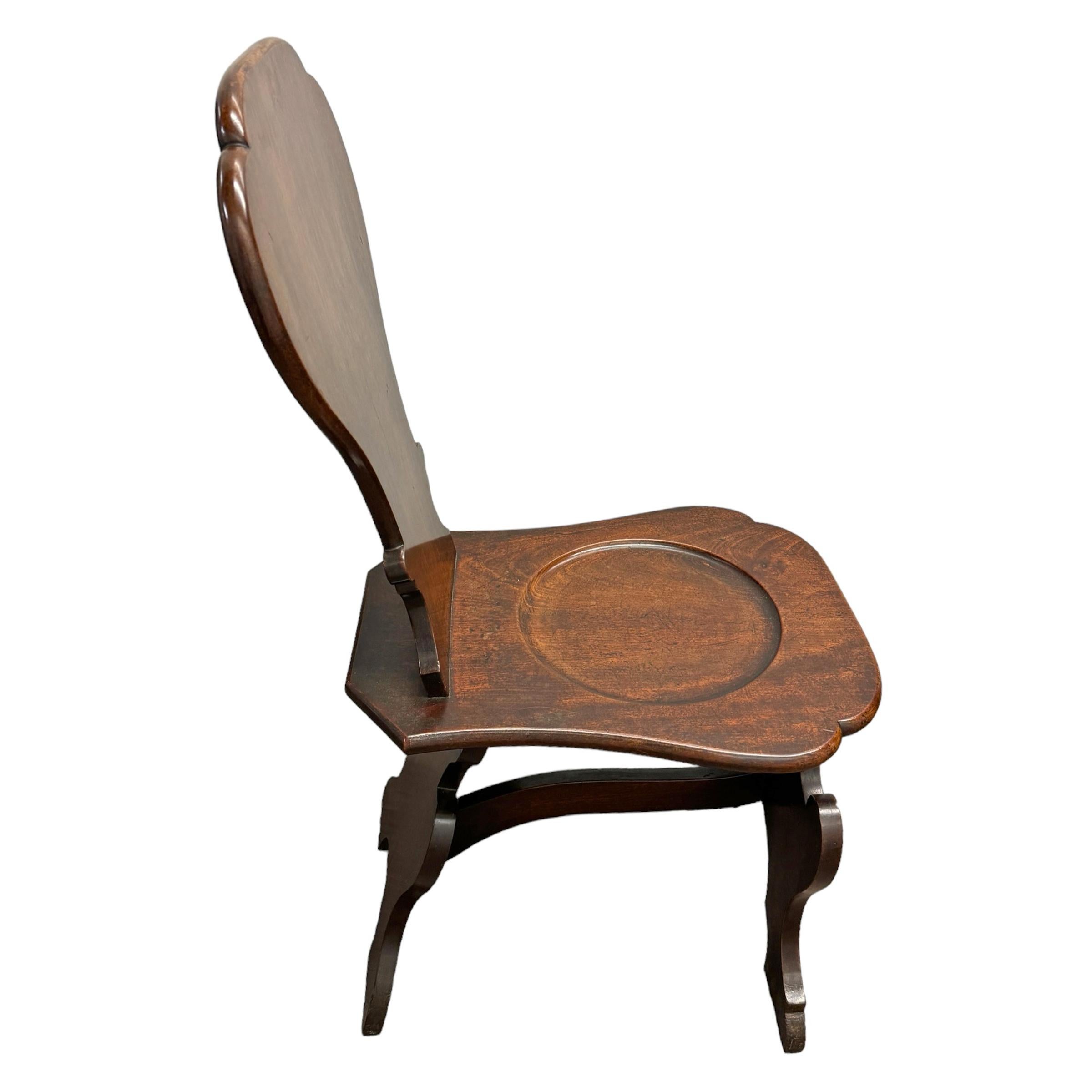Pair of Early 19th Century Irish Georgian Hall Chairs For Sale 2