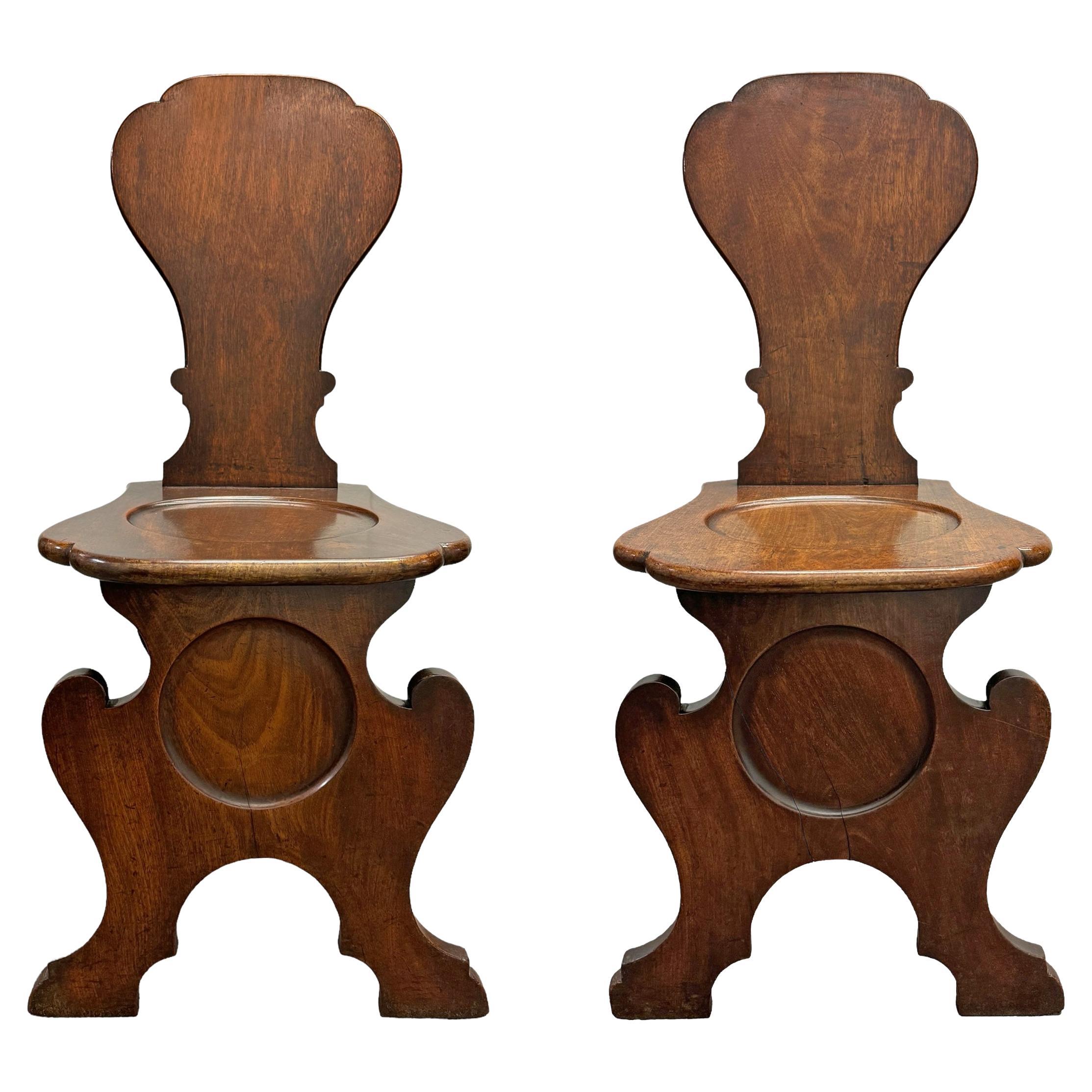 Paire de chaises de salon irlandaises géorgiennes du début du 19e siècle en vente