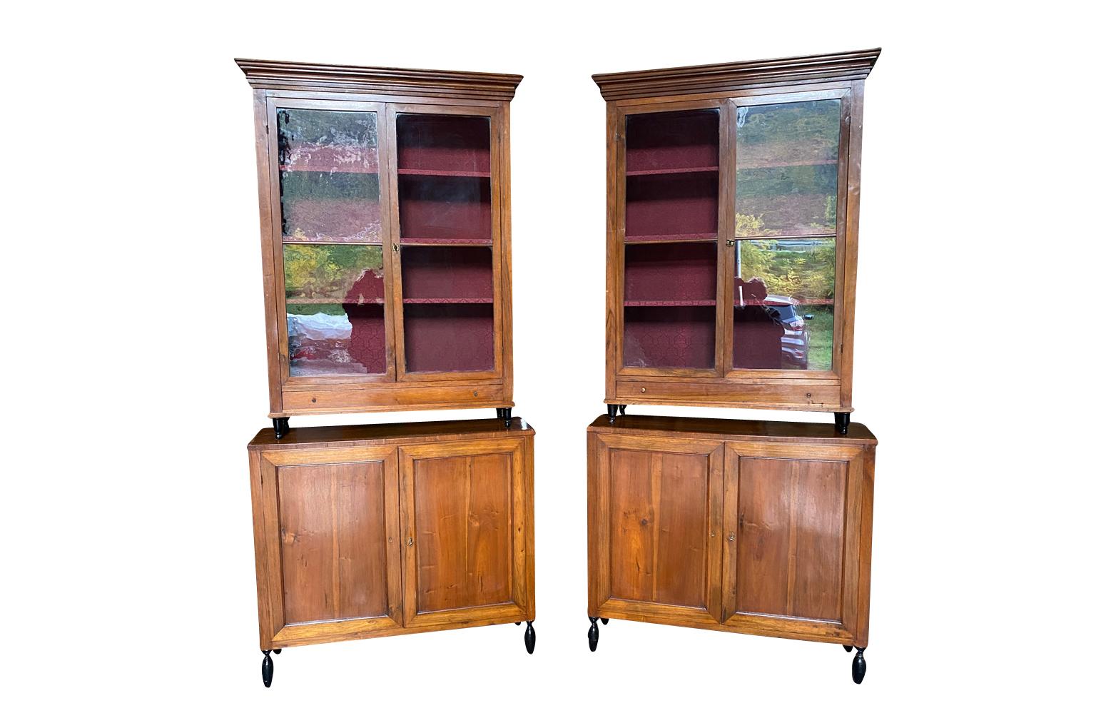 Walnut Pair of Early 19th Century Italian Bookcase For Sale