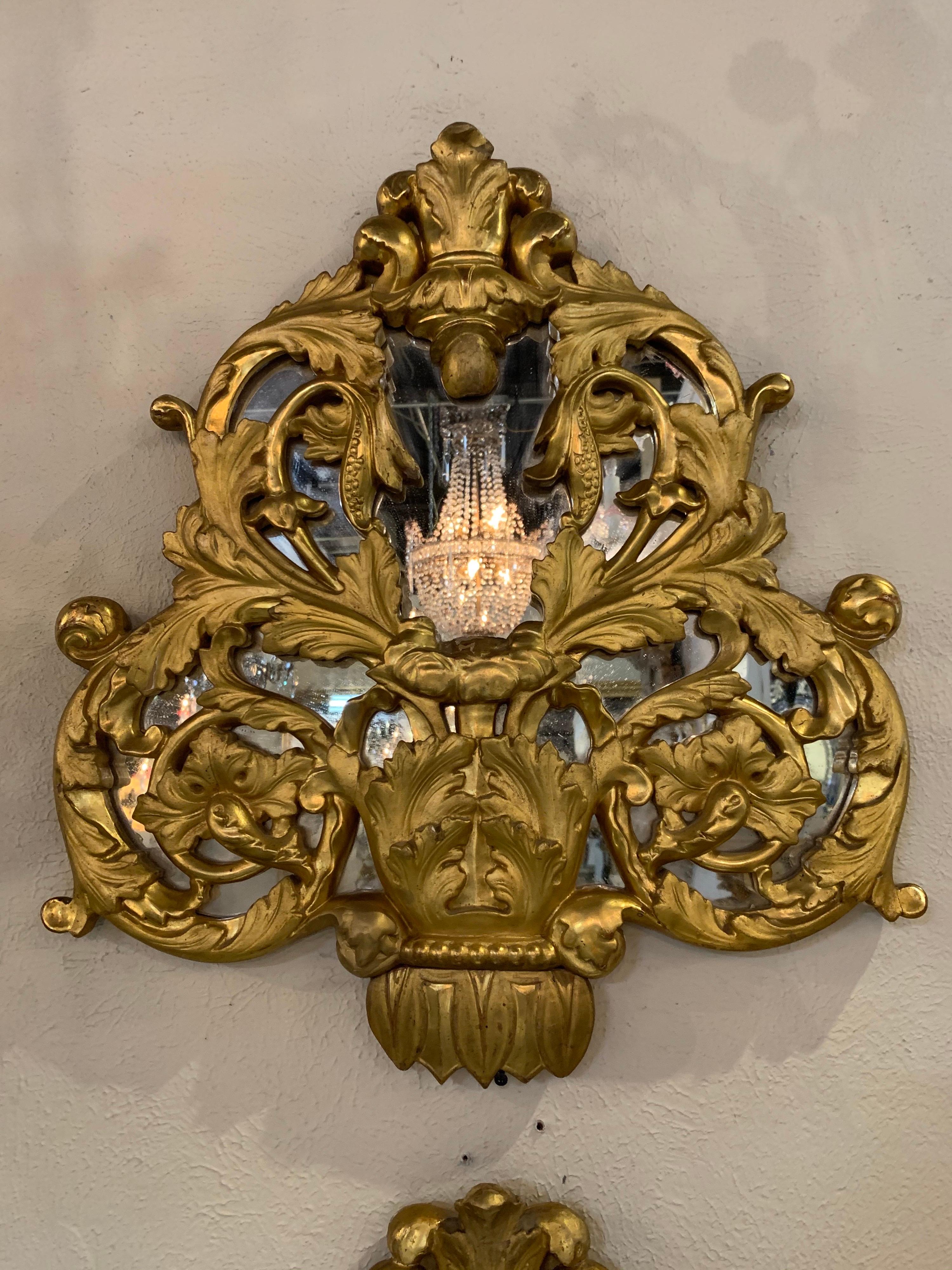 Pair of Early 19th Century Italian Carved and Giltwood Mirrors In Good Condition In Dallas, TX