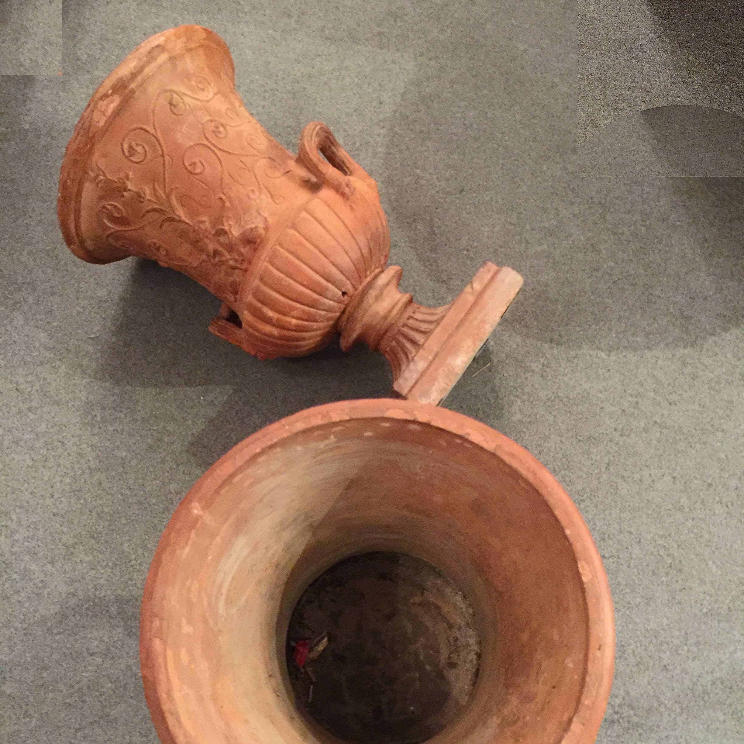 Pair of Early 19th Century Italian Neoclassical Medici Style Terracotta Urns 7