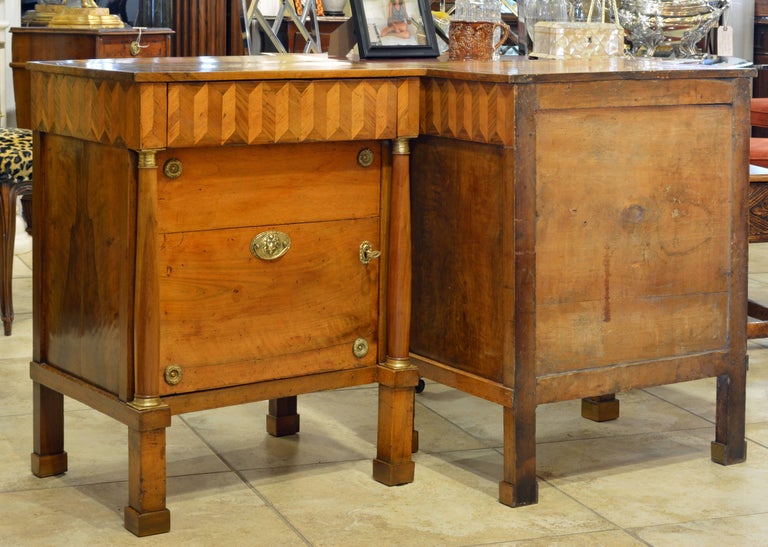 Pair of Early 19th Century Italian Neoclassical Parquetry Fruitwood Commodes In Good Condition In Ft. Lauderdale, FL