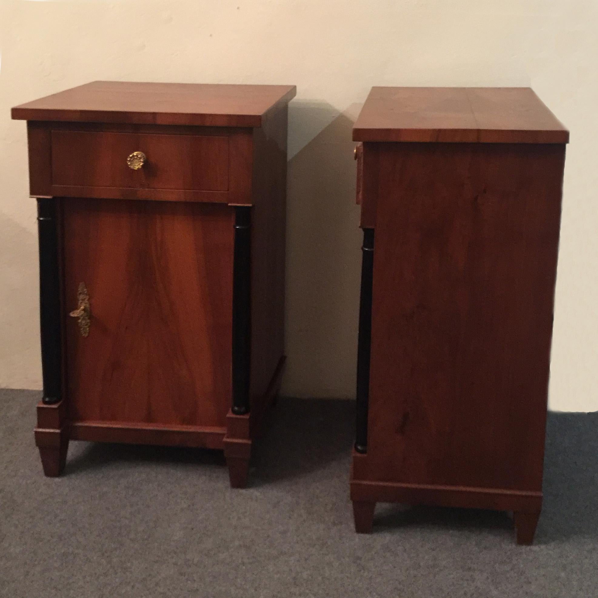 Nutwood Pair of Early 19th Century Italian Tuscany Empire Bedside Tables in Walnut