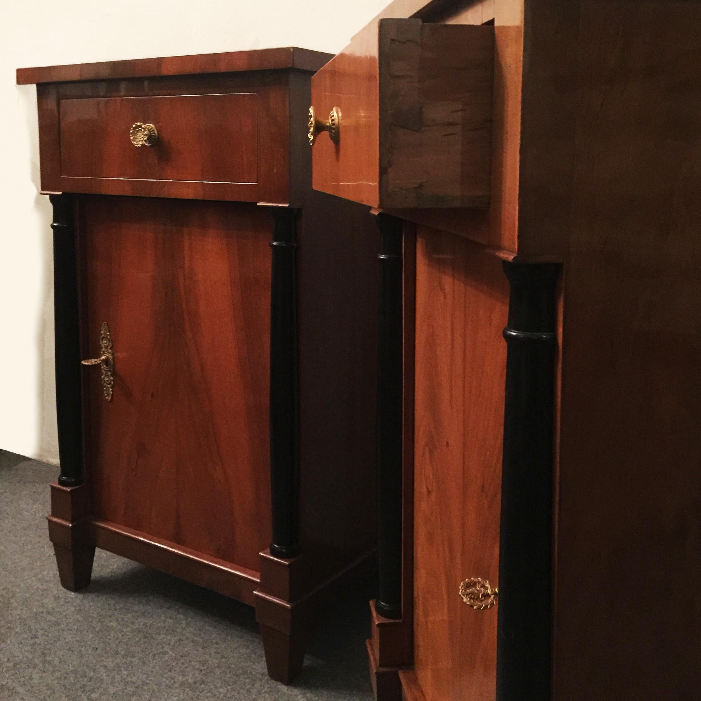 Pair of Early 19th Century Italian Tuscany Empire Bedside Tables in Walnut 1