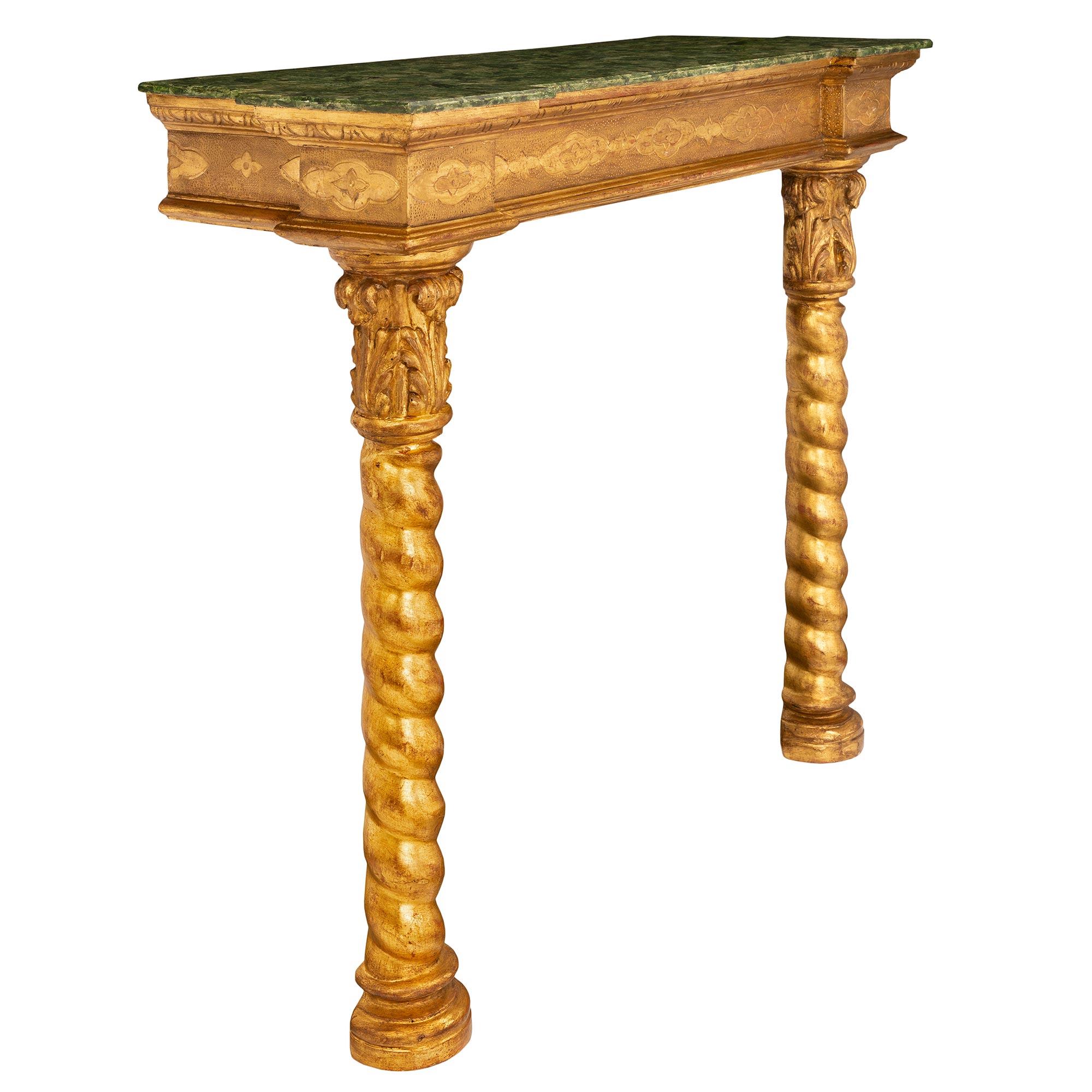 italien Paire de consoles en bois doré de style Louis XIII du début du XIXe siècle en vente