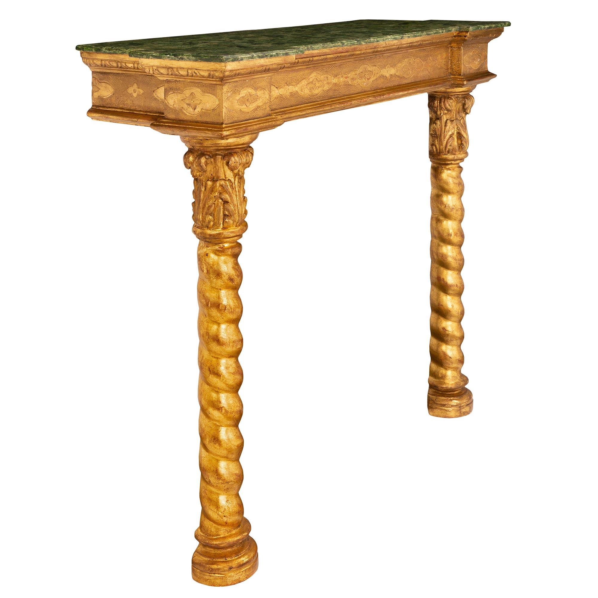 Pareja de consolas de madera dorada estilo Luis XIII de principios del siglo XIX Italiano en venta