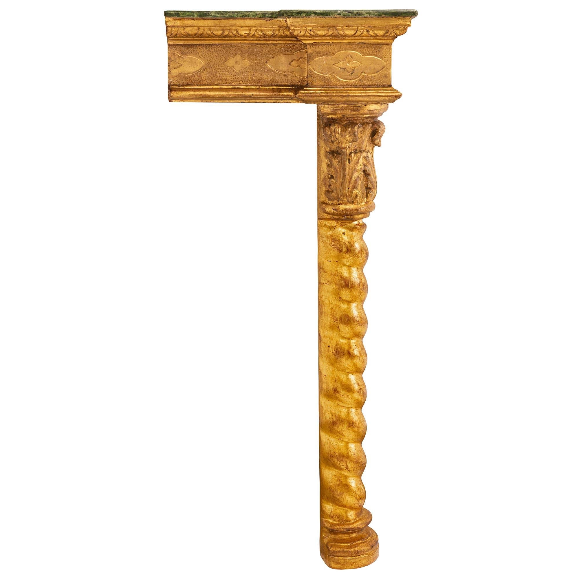 Pareja de consolas de madera dorada estilo Luis XIII de principios del siglo XIX en Bueno estado para la venta en West Palm Beach, FL