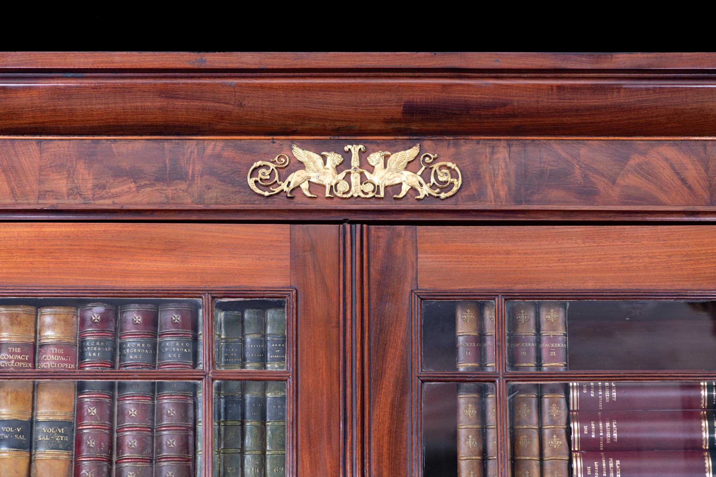 Pair of Early 19th Century Mahogany Bookcases Attributed to Gillows of Lancaster In Good Condition In Dublin, IE