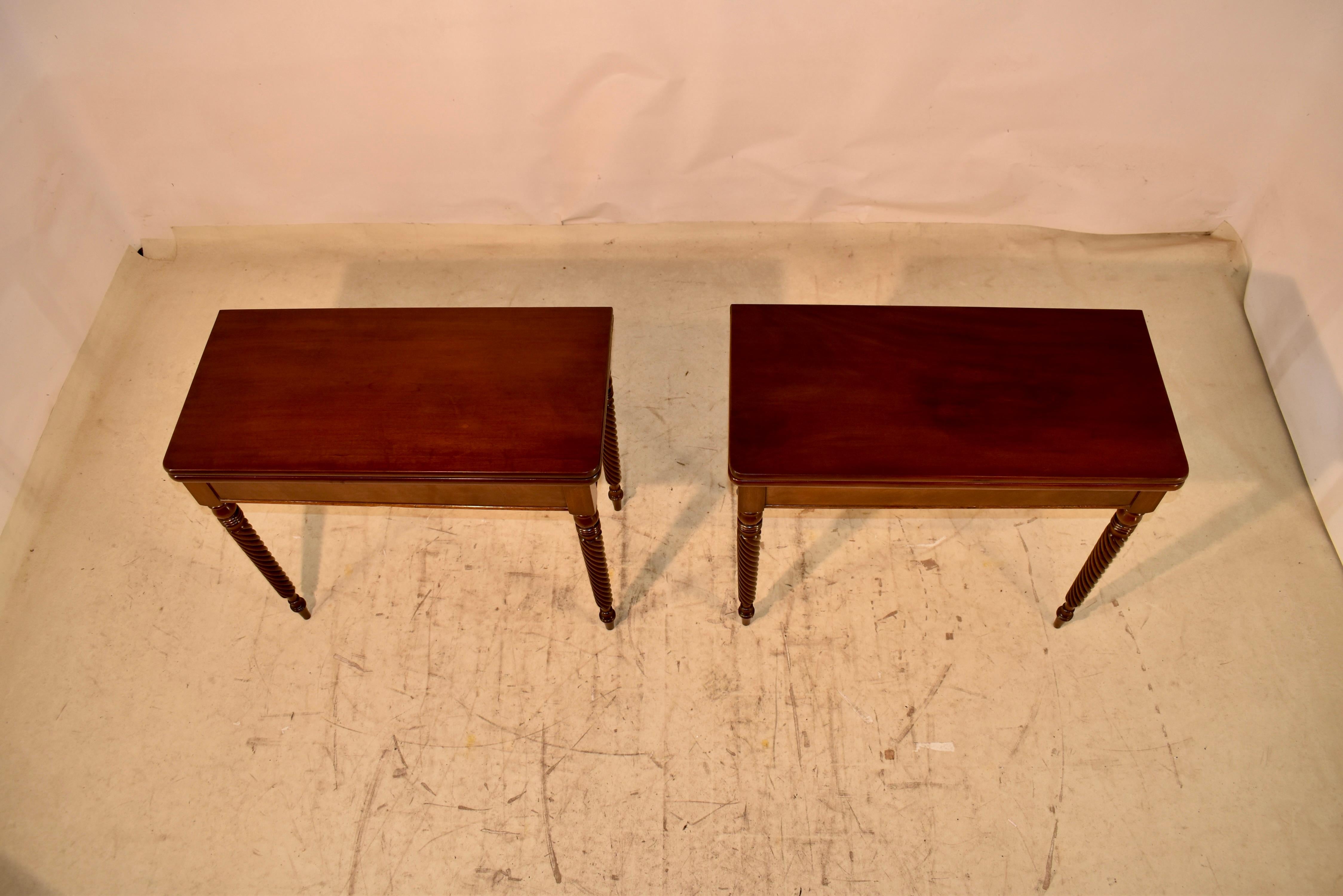 Paire de tables de jeu en acajou du début du 19e siècle Bon état - En vente à High Point, NC