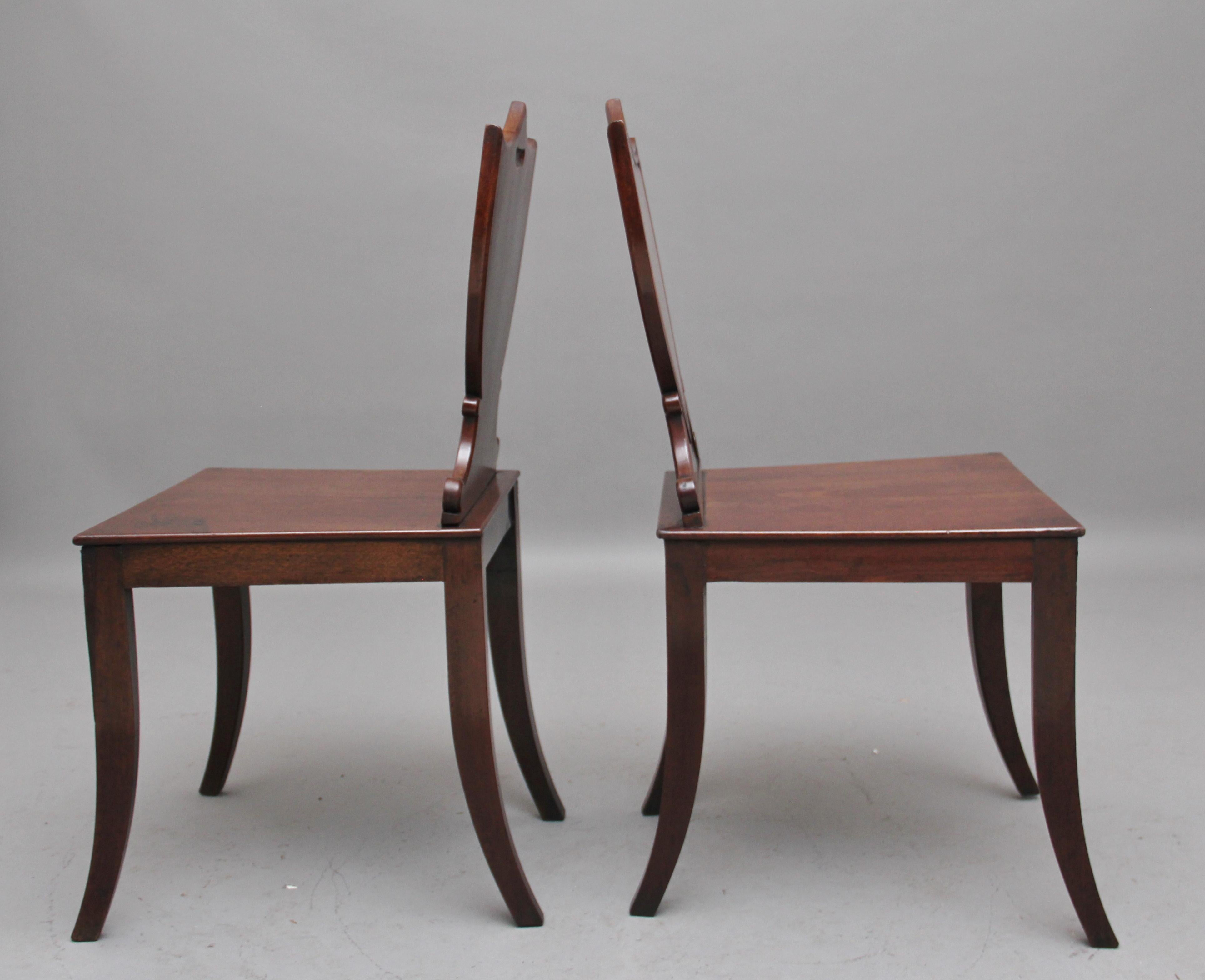 Pair of Early 19th Century Mahogany Hall Chairs In Good Condition In Martlesham, GB