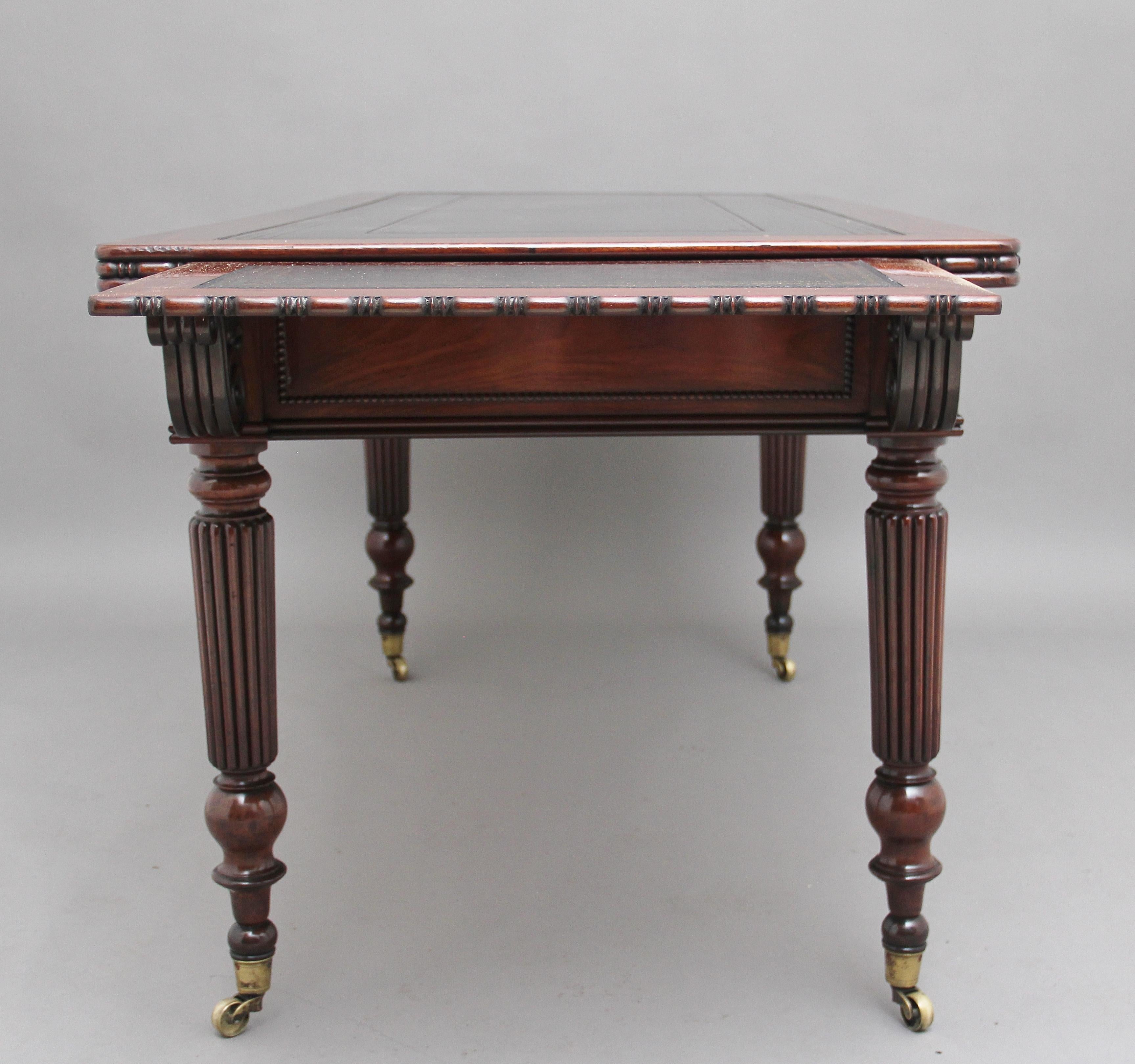 Pair of Early 19th Century Mahogany Library Tables For Sale 3