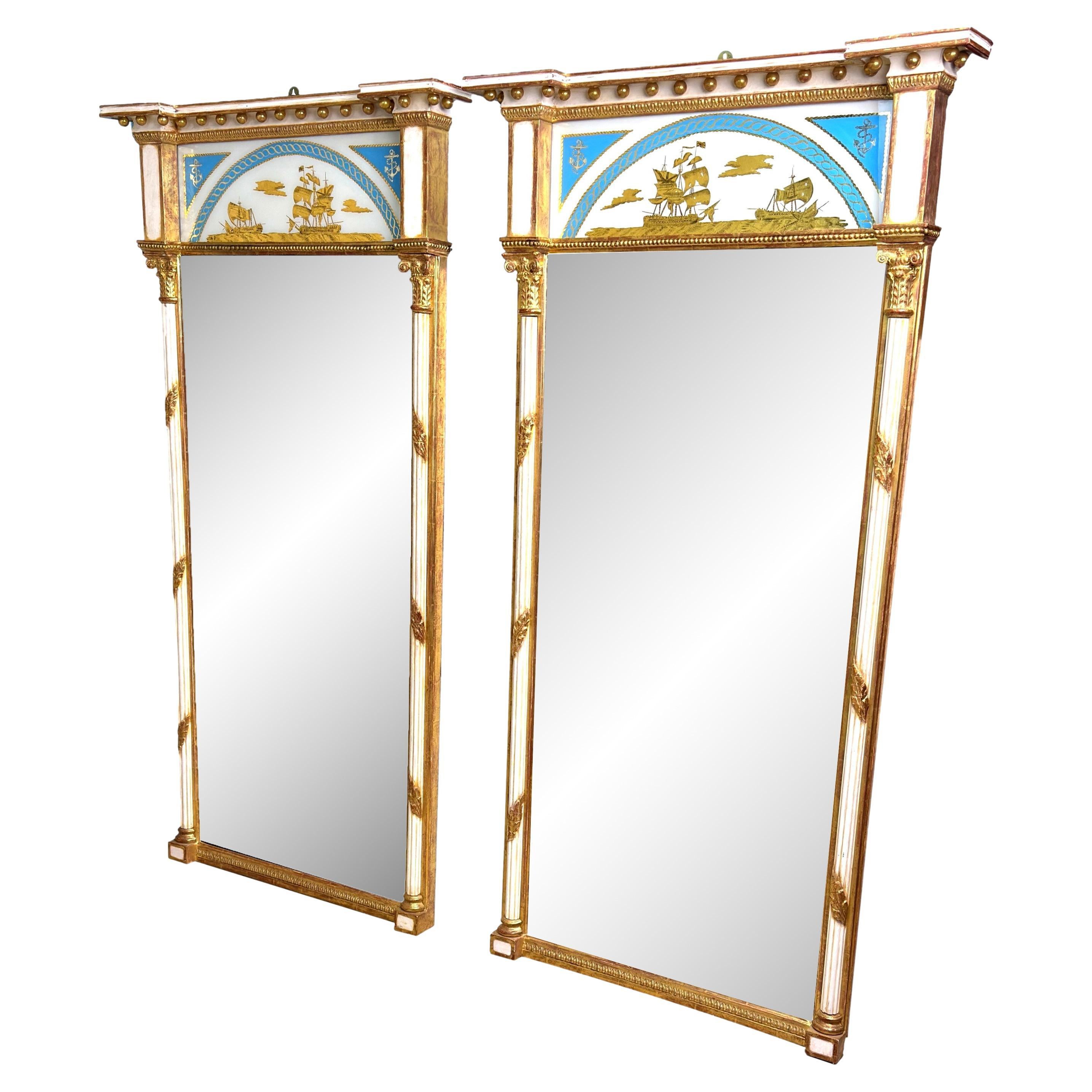 Coppia di specchi da molo dipinti e dorati dell
inizio del XIX secolo in vendita