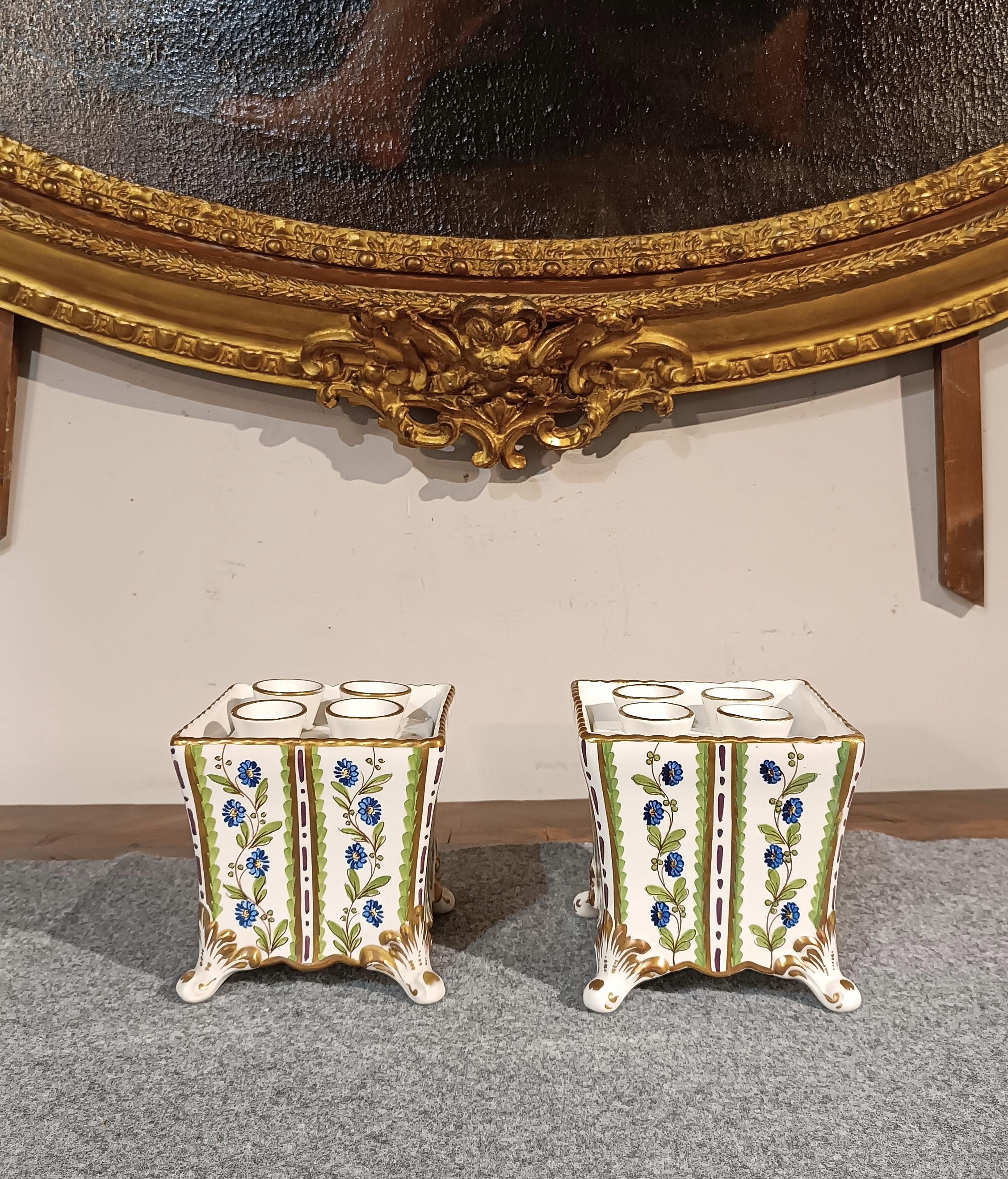 PAIR OF EARLY 19th CENTURY POLYCHROME PORCELAIN FLOWER VASE For Sale 4